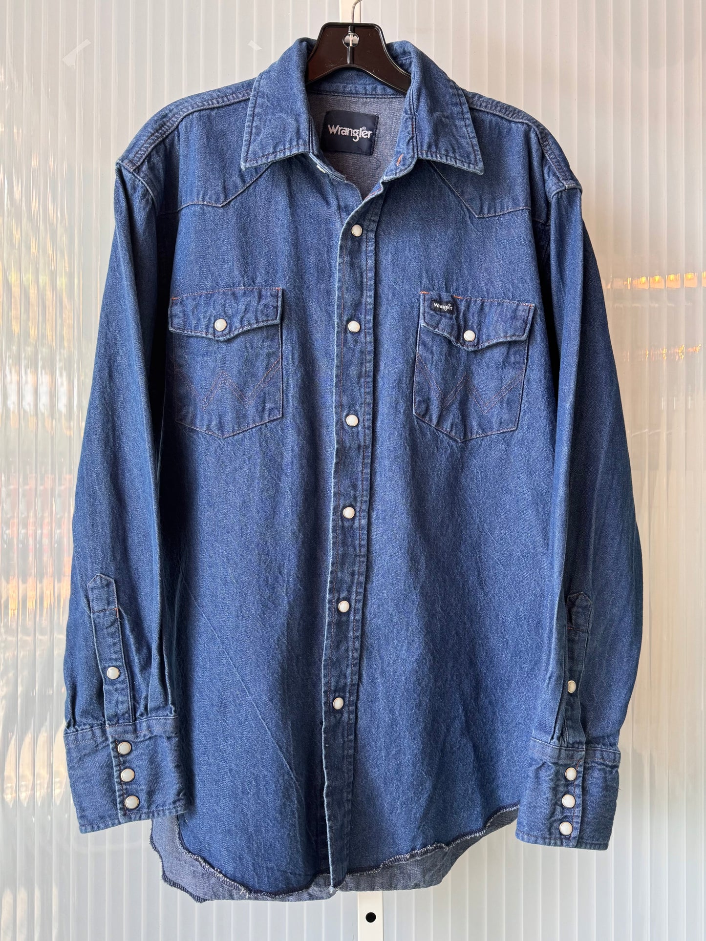 1990s Wrangler Denim Pearl Snap Collared Shirt