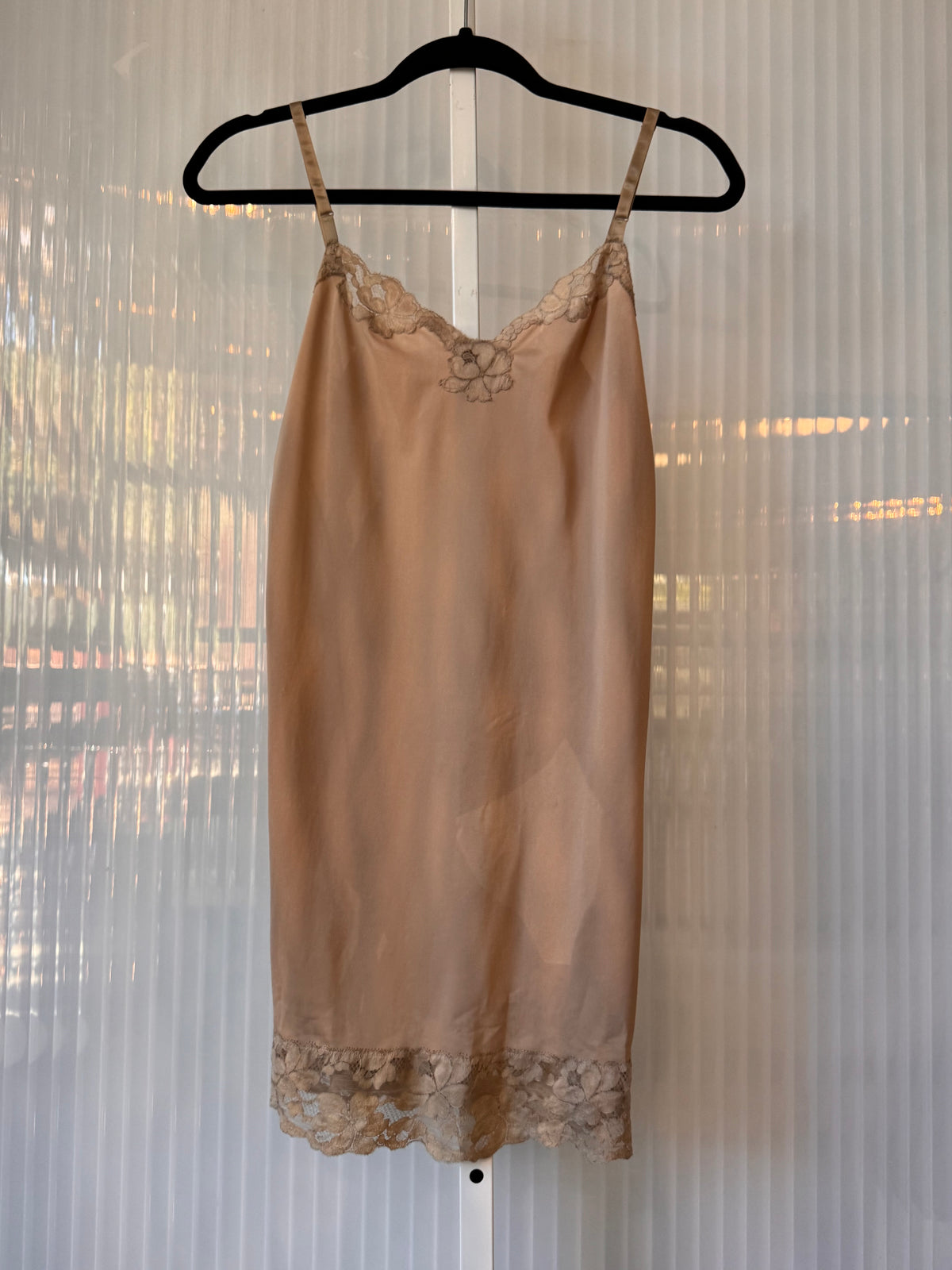 1970s Nude Floral Lace Trim Slip