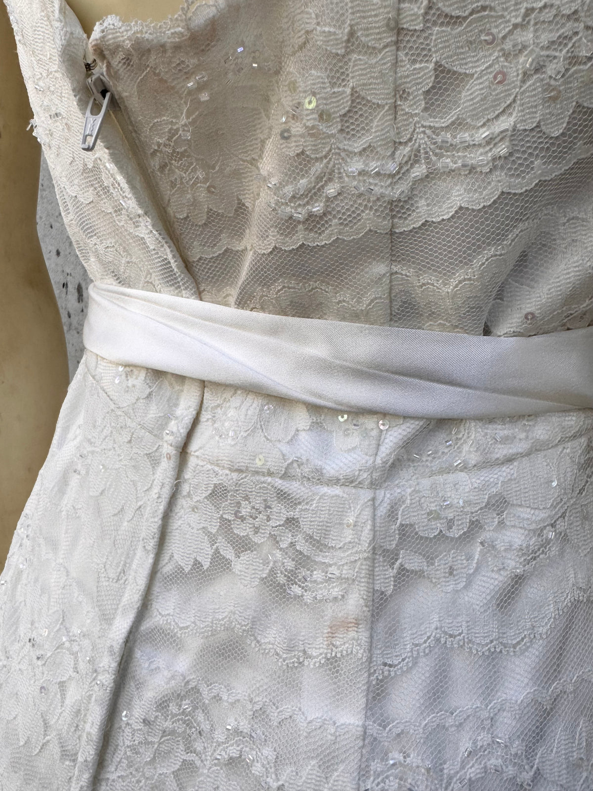 2010s White Strapless Lacy Satin Wedding Dress