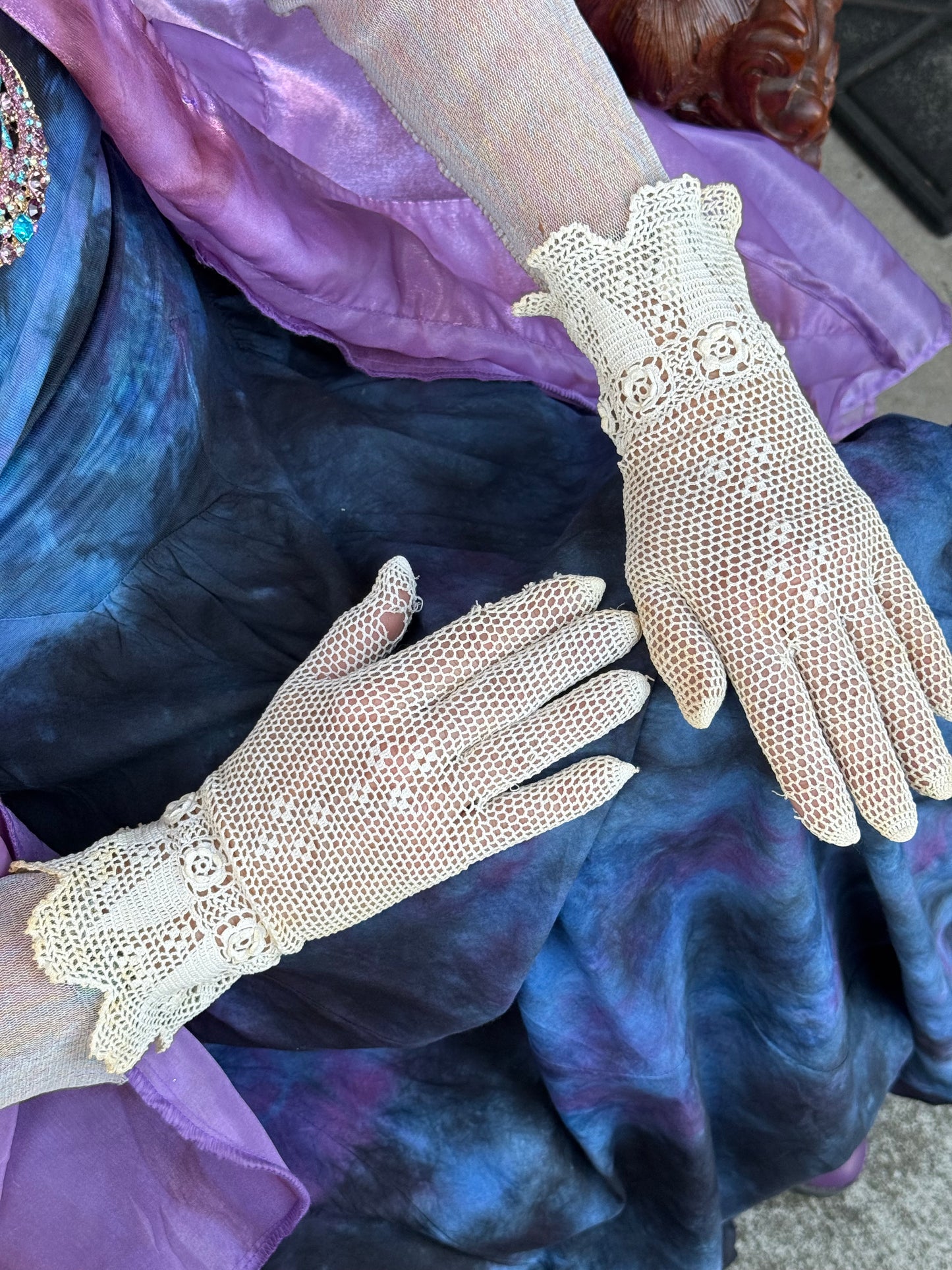 Cream Floral Crochet Gloves