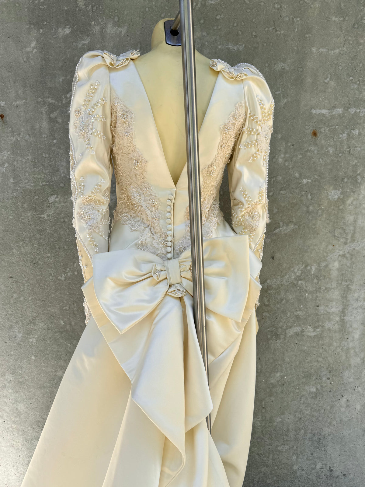 1980s Ivory Beaded Lace Long Sleeve A-Line Wedding Dress