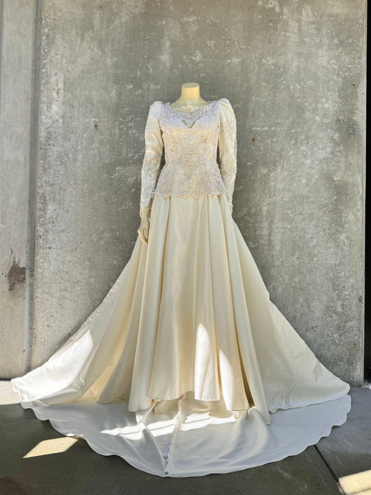 1980s Ivory Beaded Lace Long Sleeve A-Line Wedding Dress