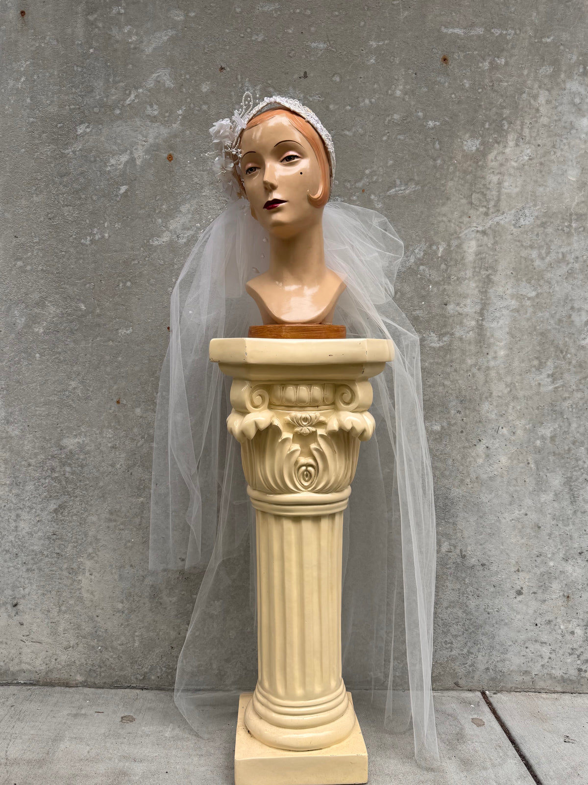 1990s / Y2K Iridescent White Floral Crown Veil