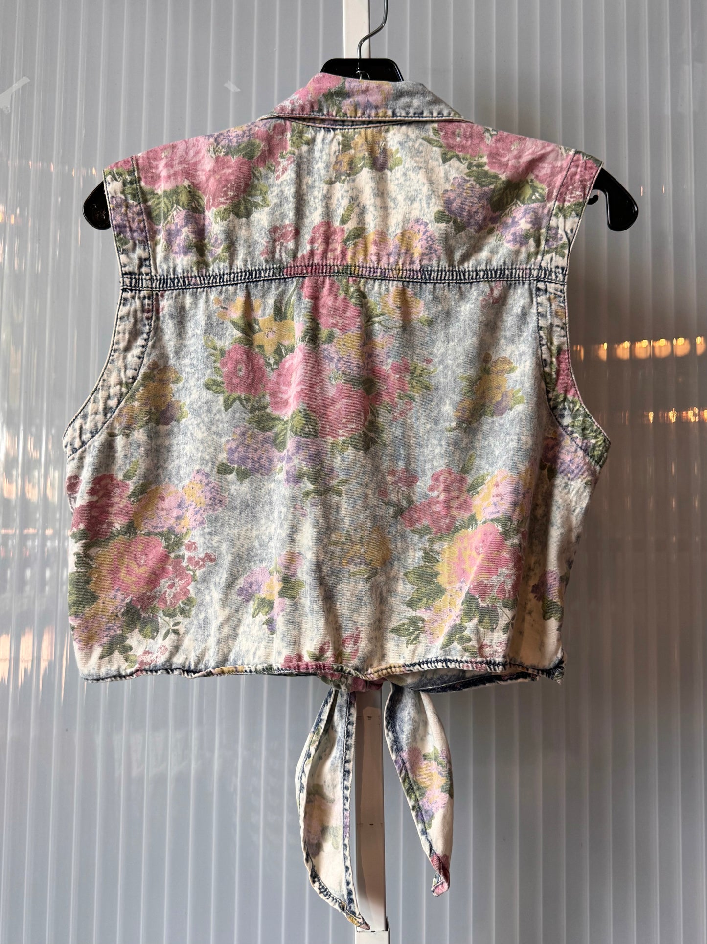 2010s does 1980s Floral Print Cropped Denim Shirt
