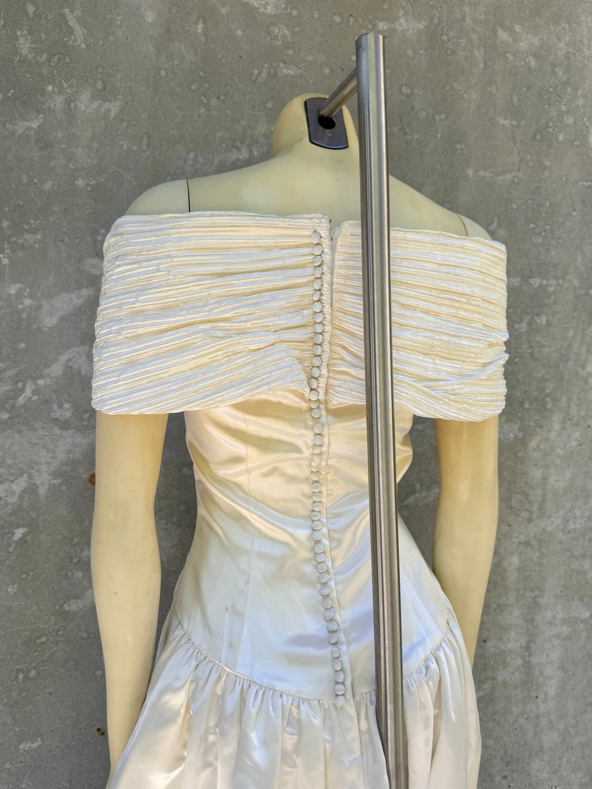 1980s Off-white Satin Lace Off-shoulder Wedding Gown