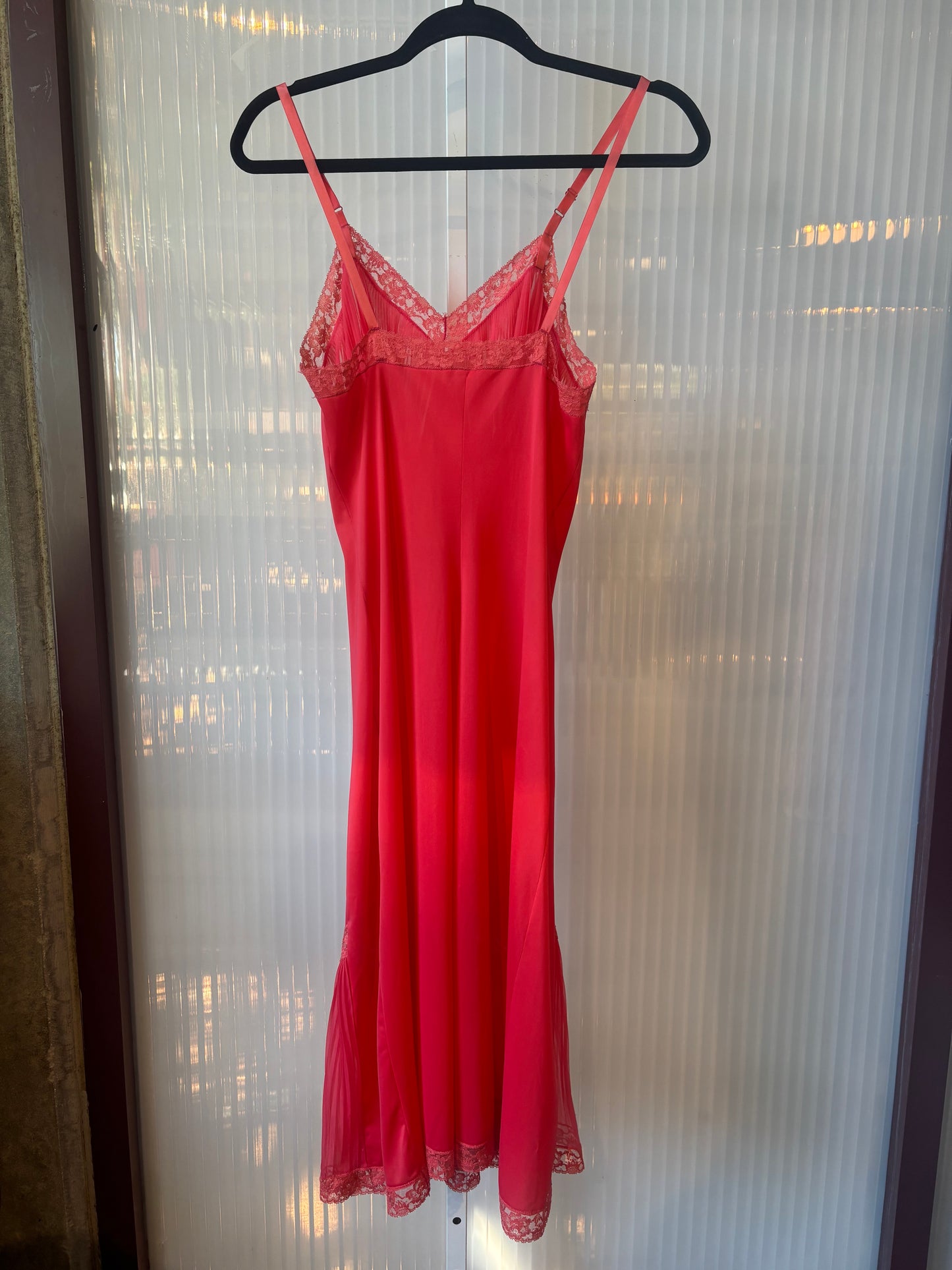 1950s Bright Pink Rogers Nylon Slip