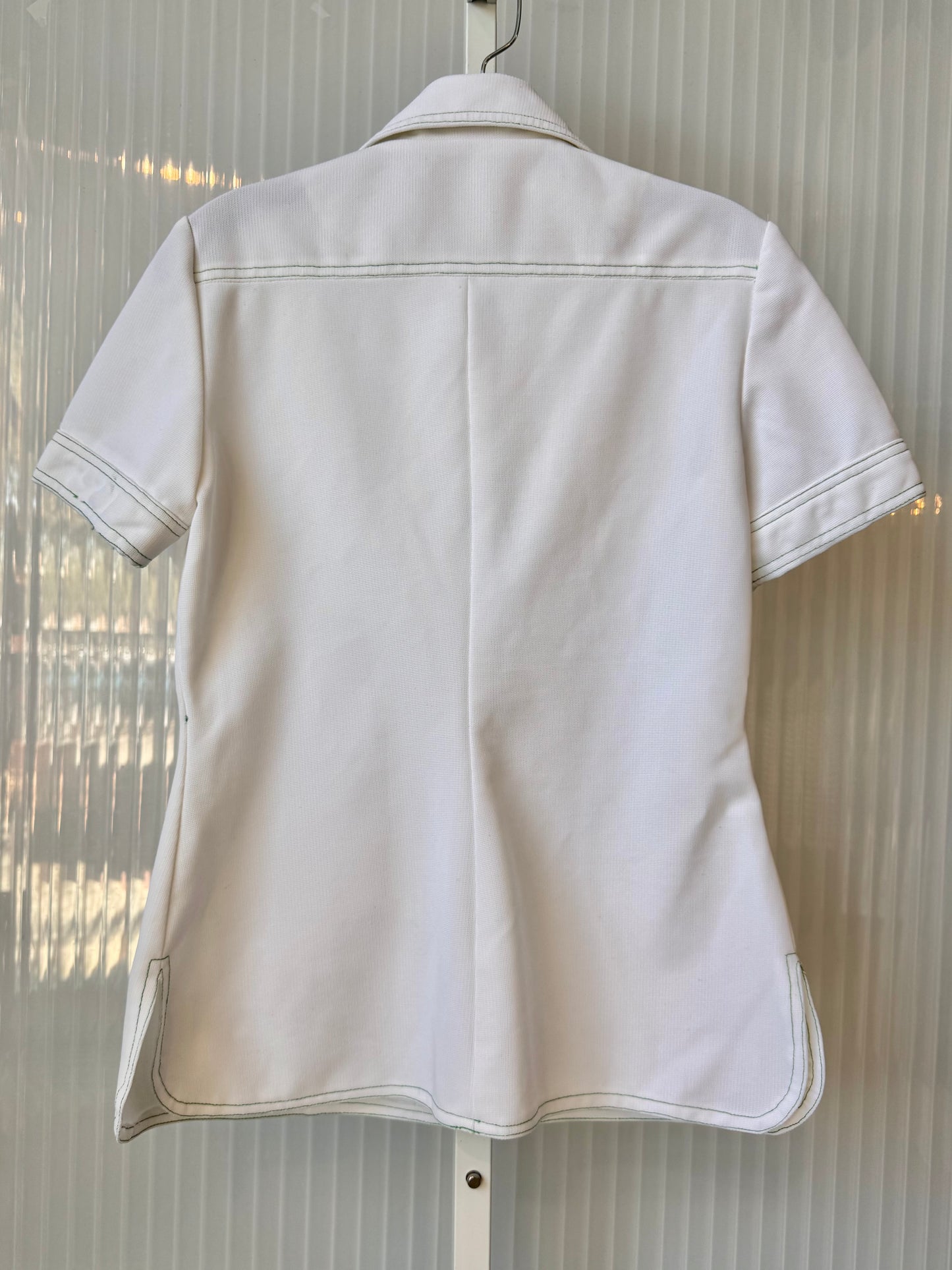1970s White Point Collar Blouse w/ Green Contrast Stitching