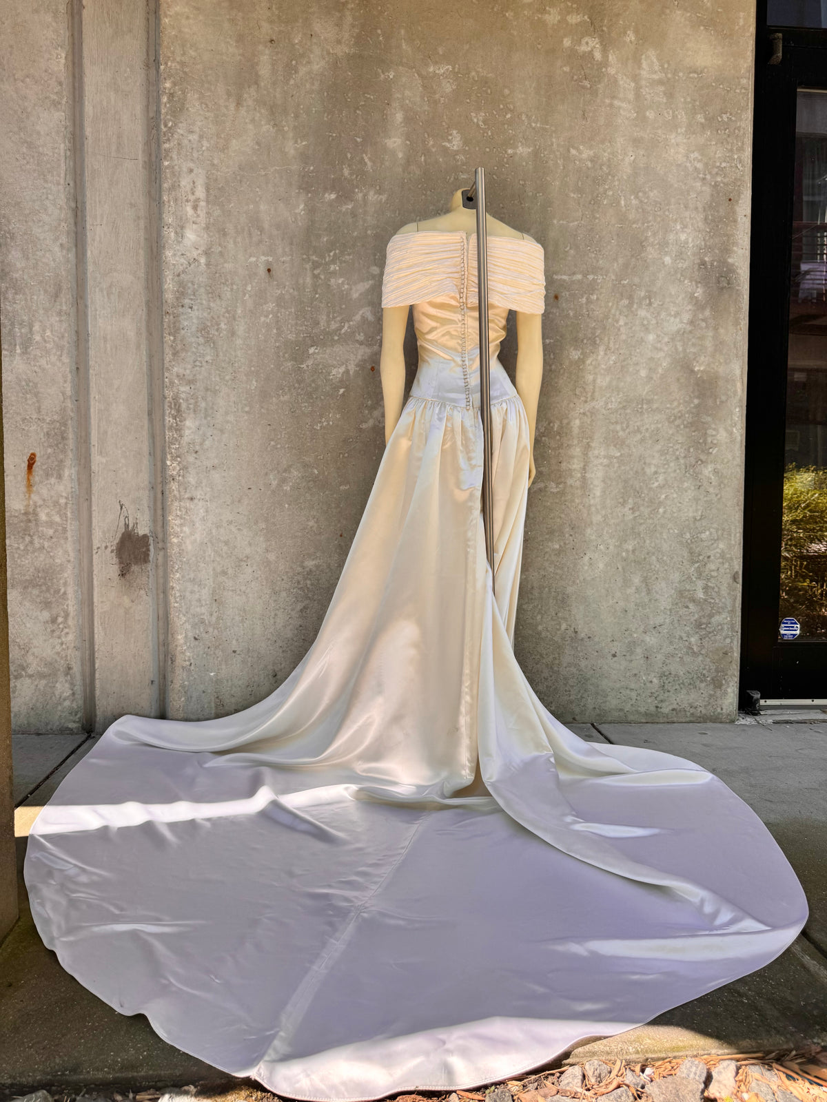 1980s Off-white Satin Lace Off-shoulder Wedding Gown