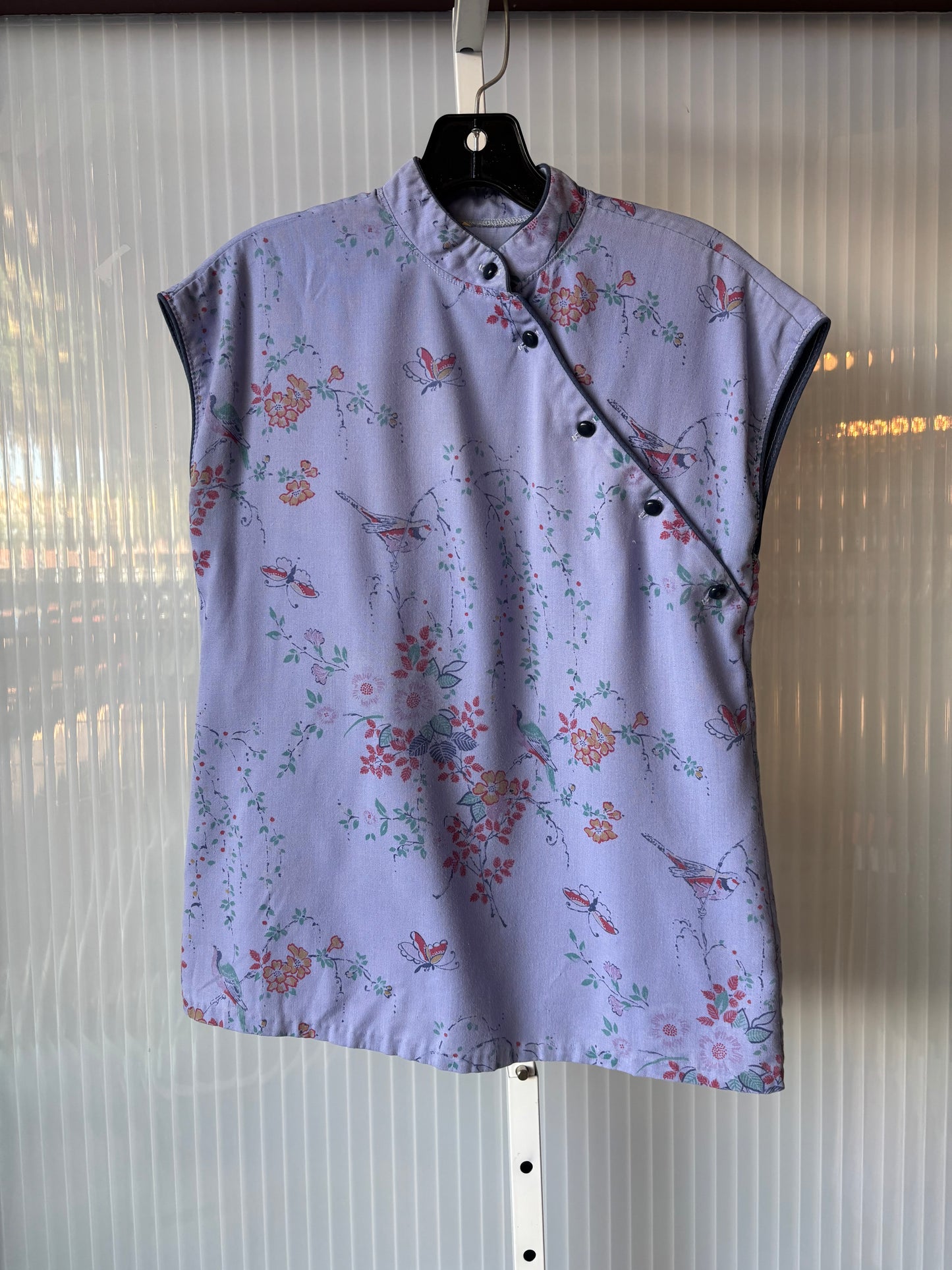 1970s Lavender Mandarin Collar Sleeveless Blouse