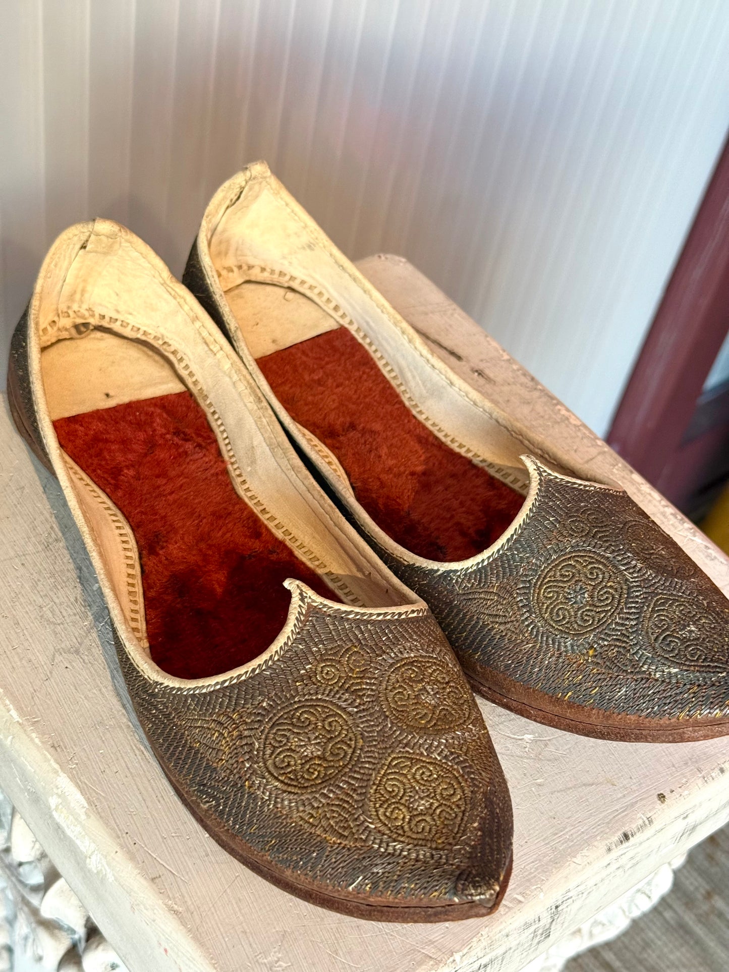 Mughal Ottoman Empire Leather Embroidered Slippers
