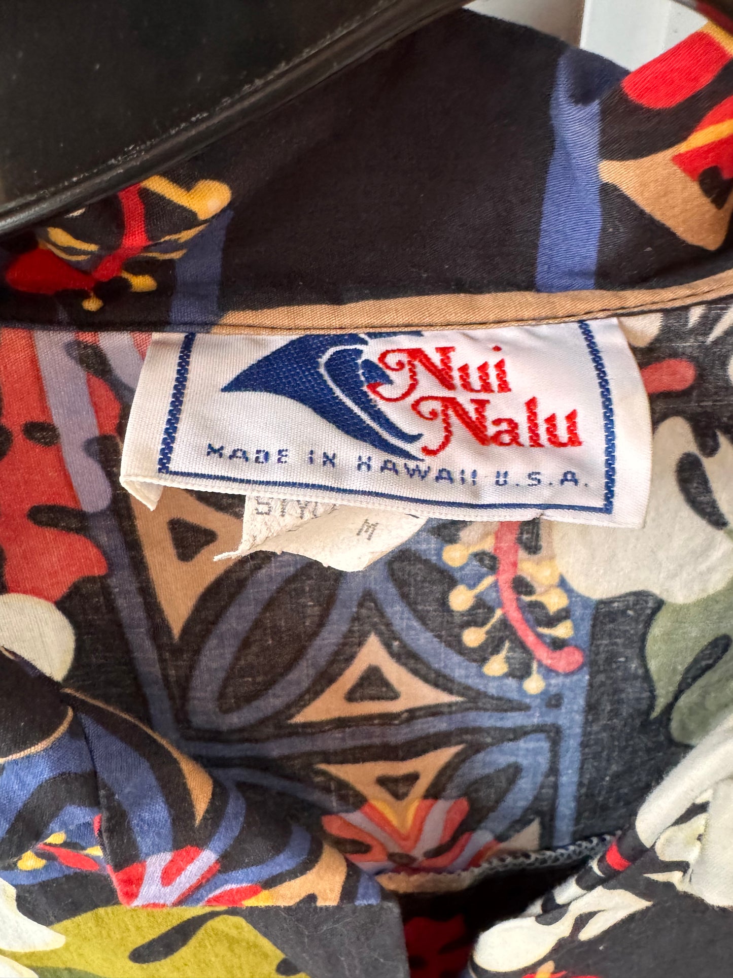 1980s Nui Nalu Multicolor Hawaiian Short Sleeve Collared Blouse