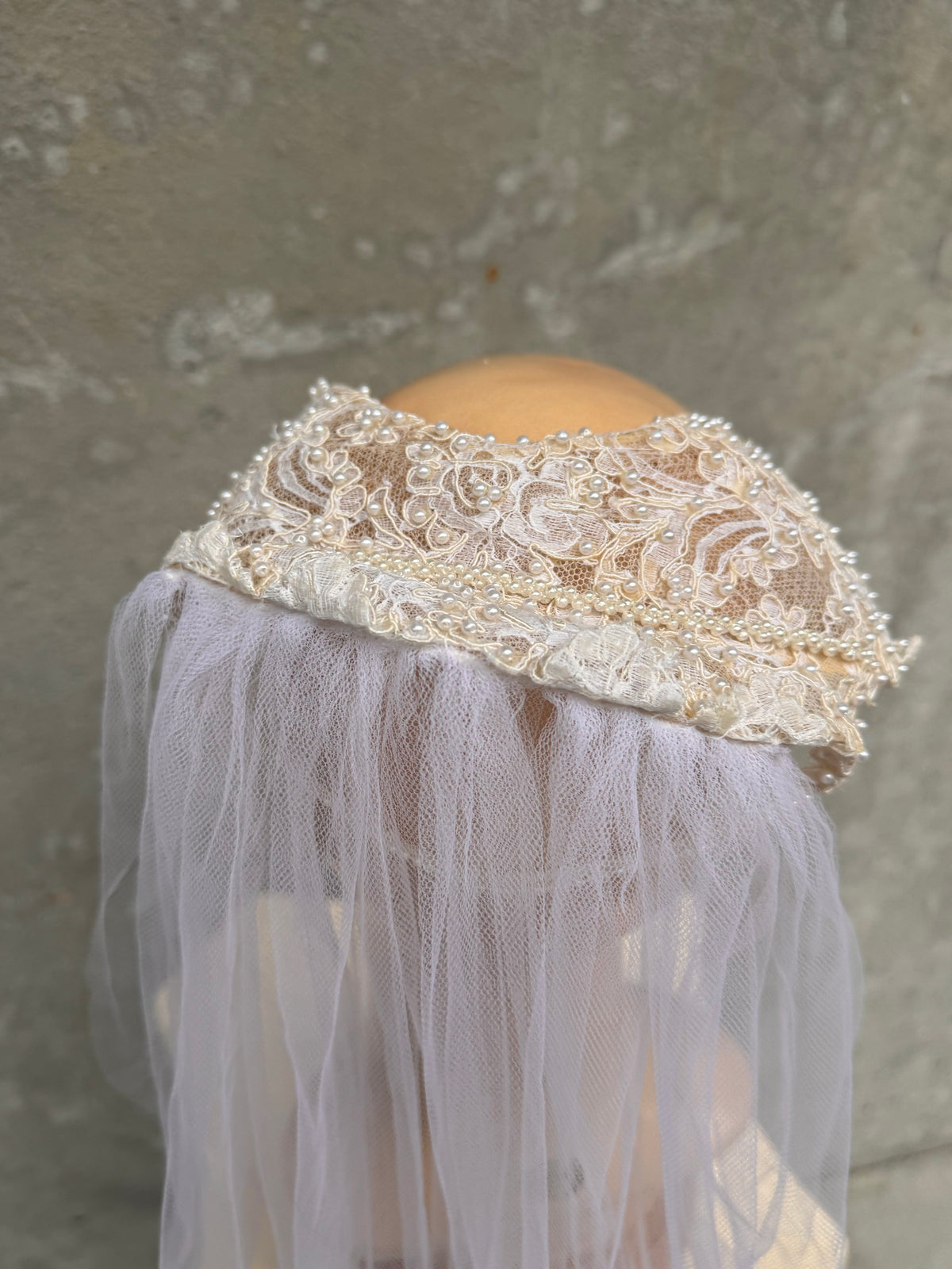 1950s Off-white Floral Lace Headpiece Veil