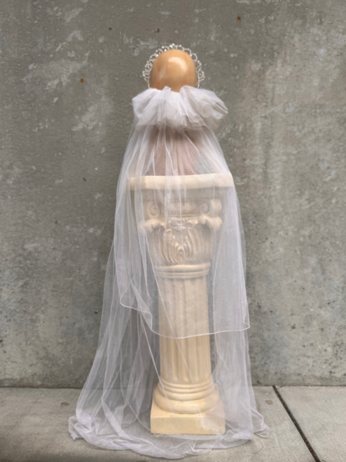 1960s Off-white Pearl Tiara Veil