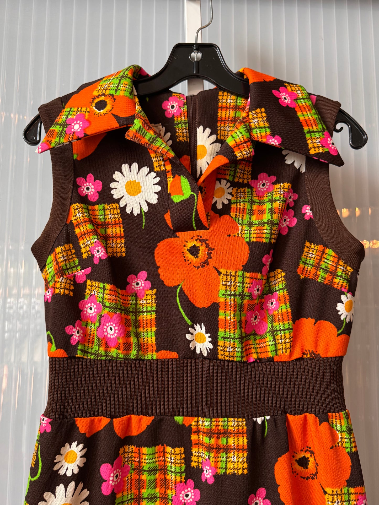 1970s Brown Orange & Pink Floral Point-Collar Dress