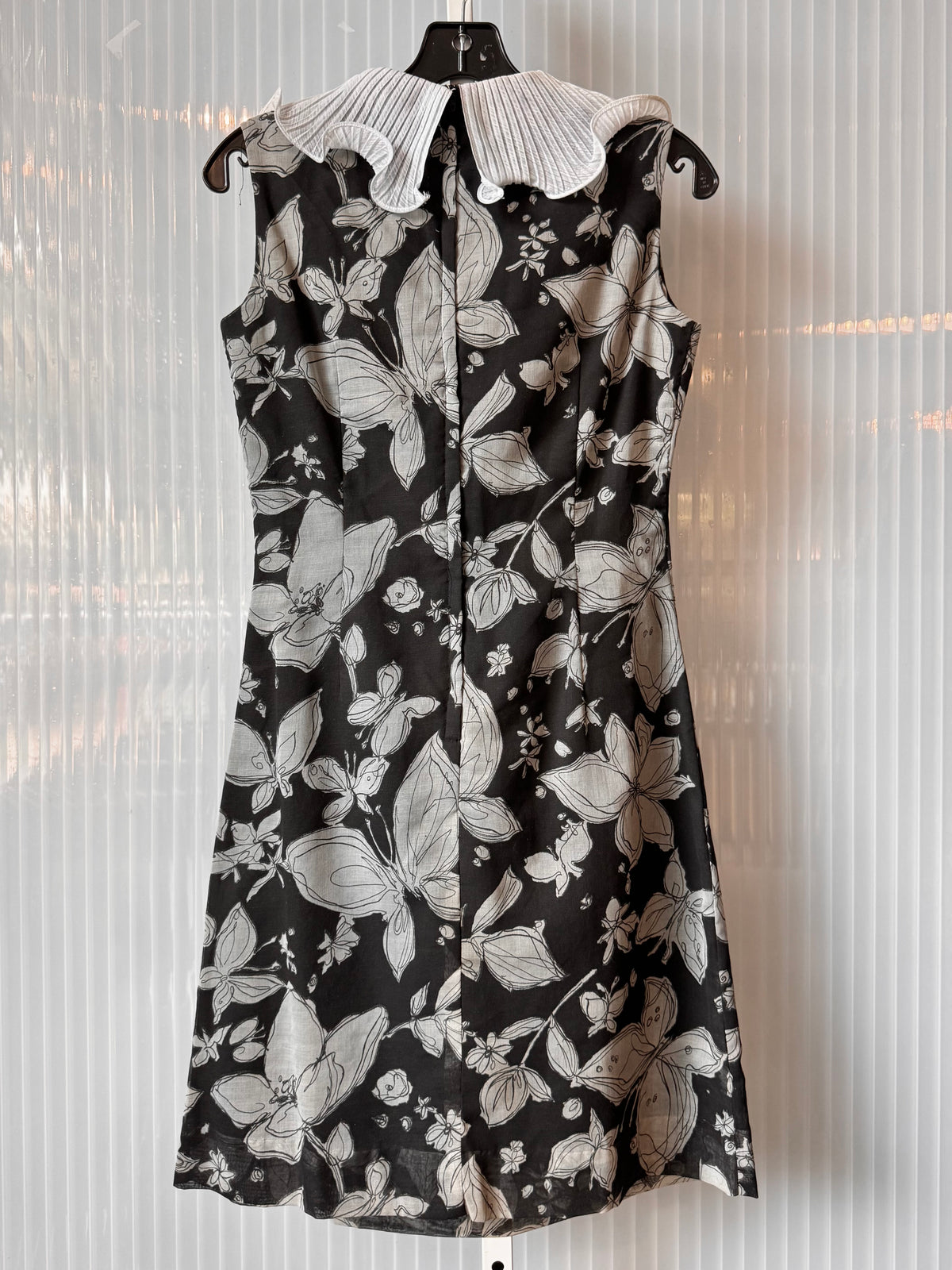 1970s Black & White Ruffle-Neck Floral Dress