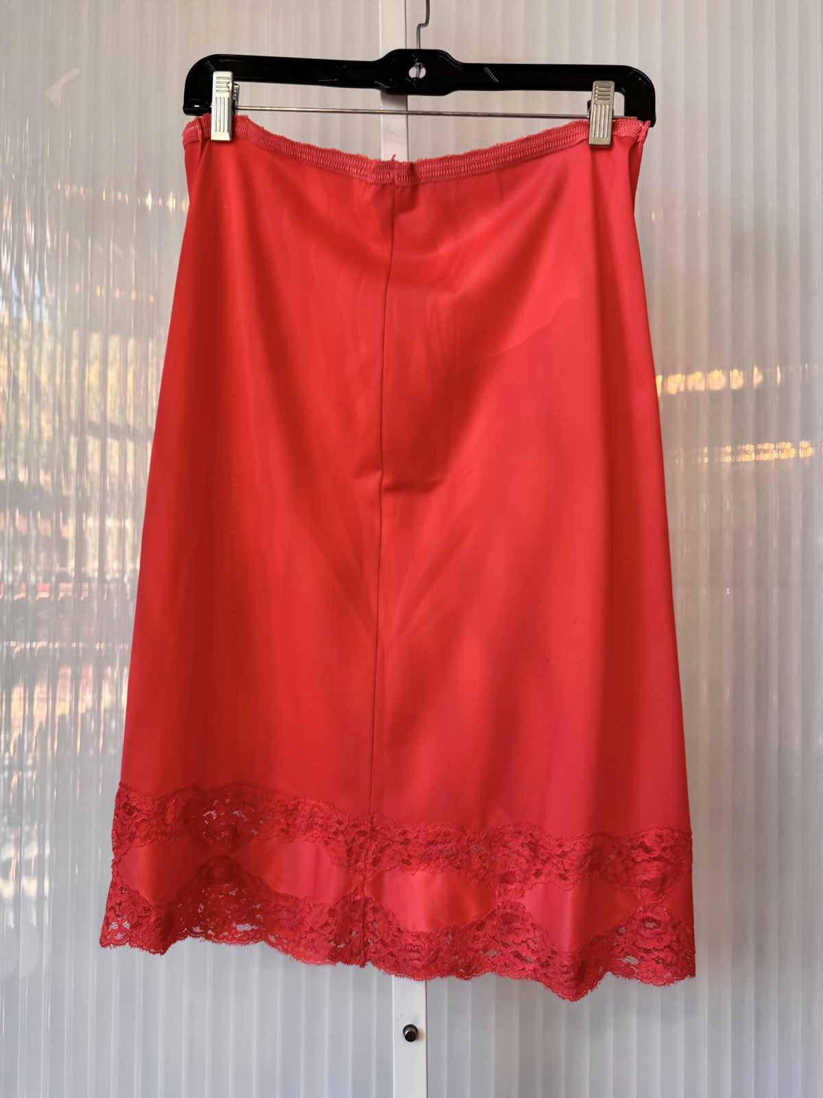 1970s Amaranth Pink Lace Hem Skirt Slip