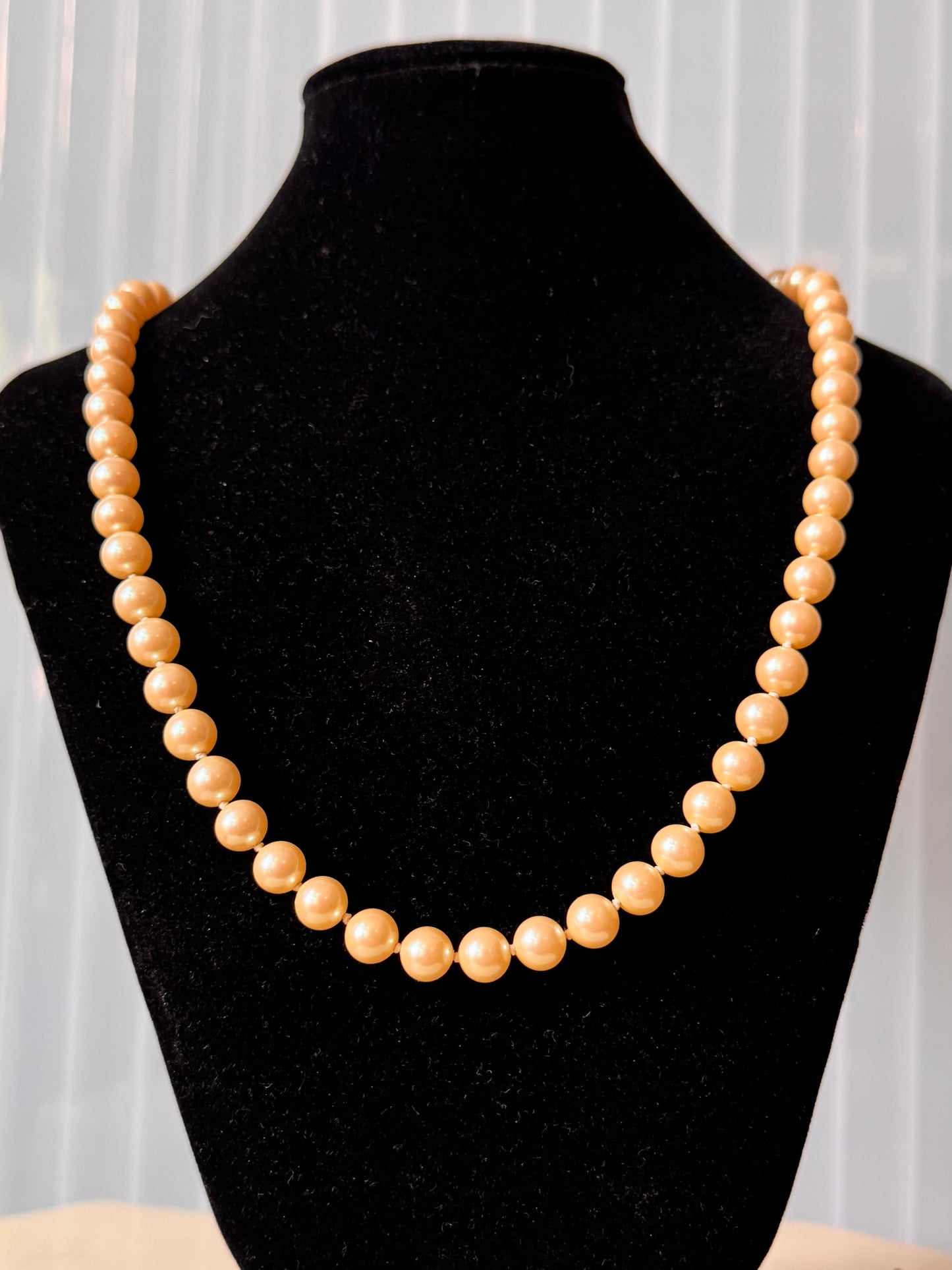 1940s Pale Orange Pearl Necklace