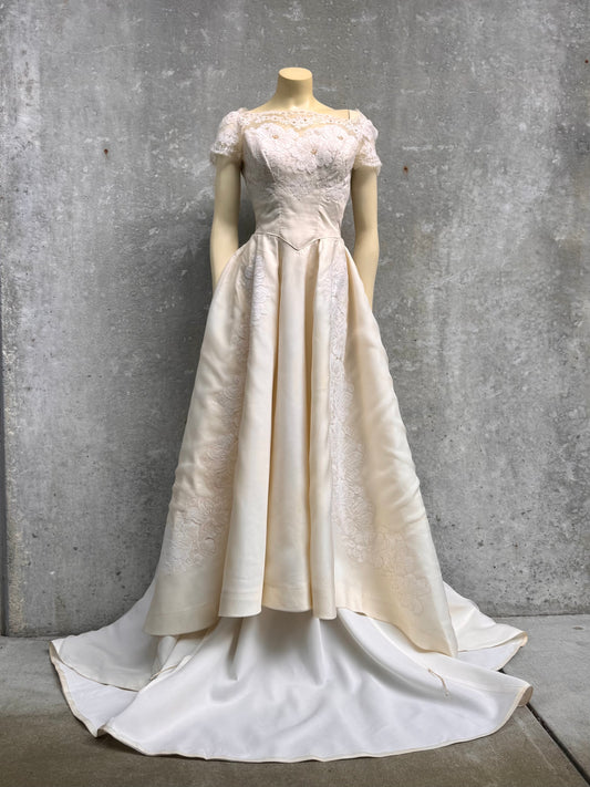 1950s Cream Floral Lace & Chiffon Wedding Dress