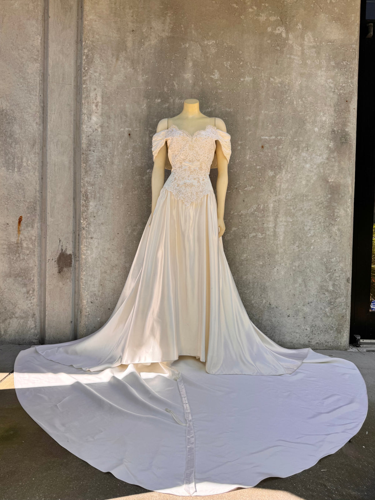 1980s Off-white Satin Lace Off-shoulder Wedding Gown