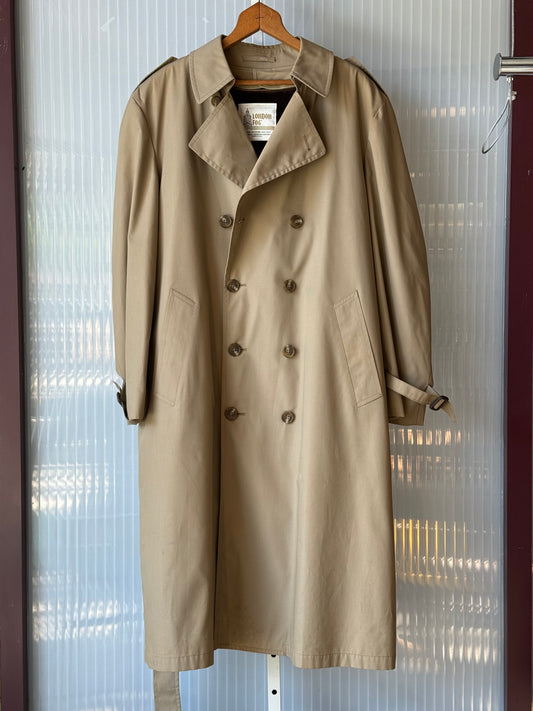1990s London Fog Man's Khaki Trench Coat w/ Lining