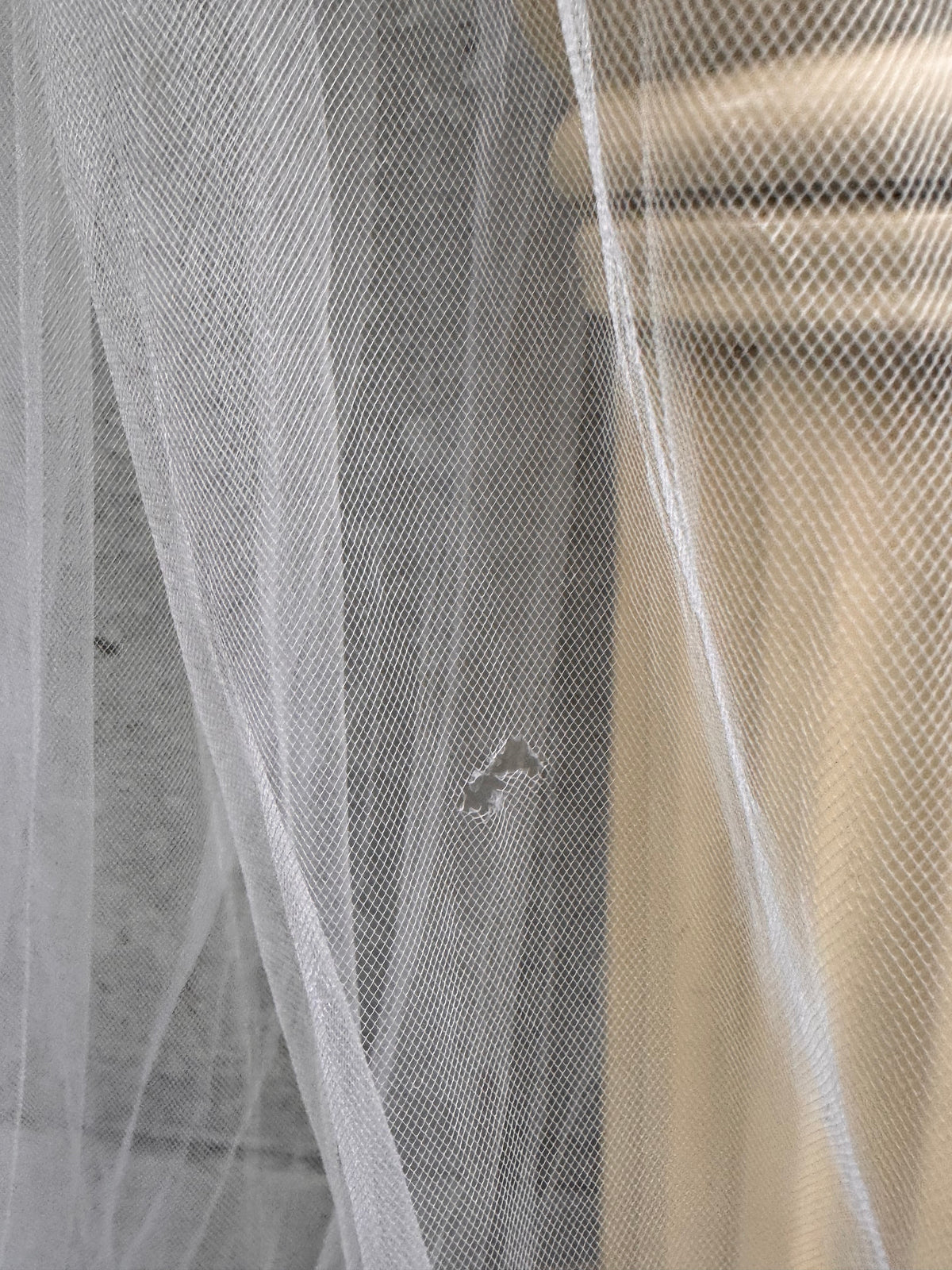 1960s Off-white Pearl Tiara Veil
