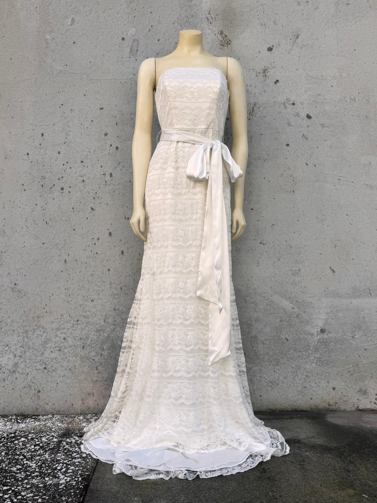 2010s White Strapless Lacy Satin Wedding Dress