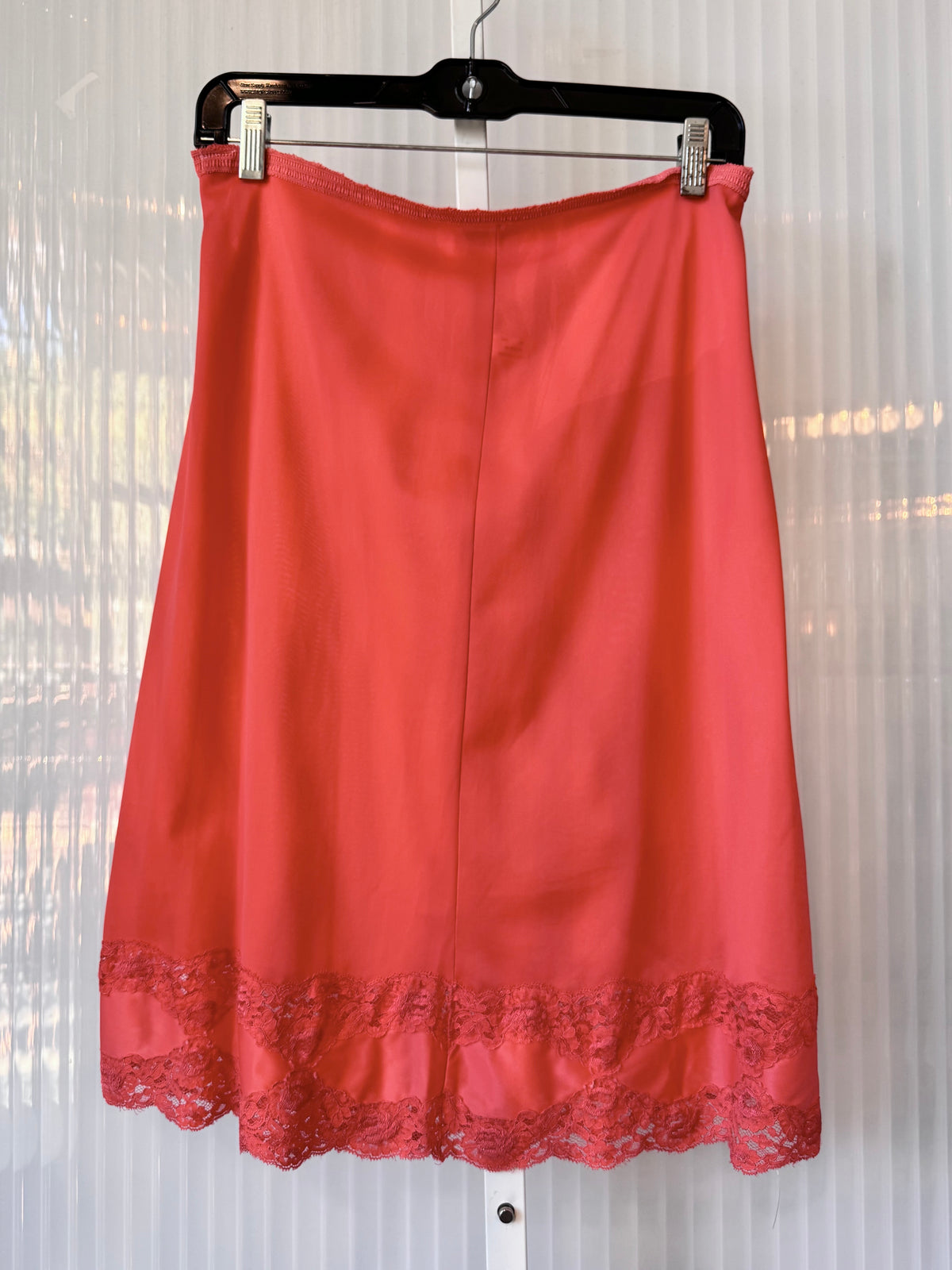 1970s Amaranth Pink Lace Hem Skirt Slip