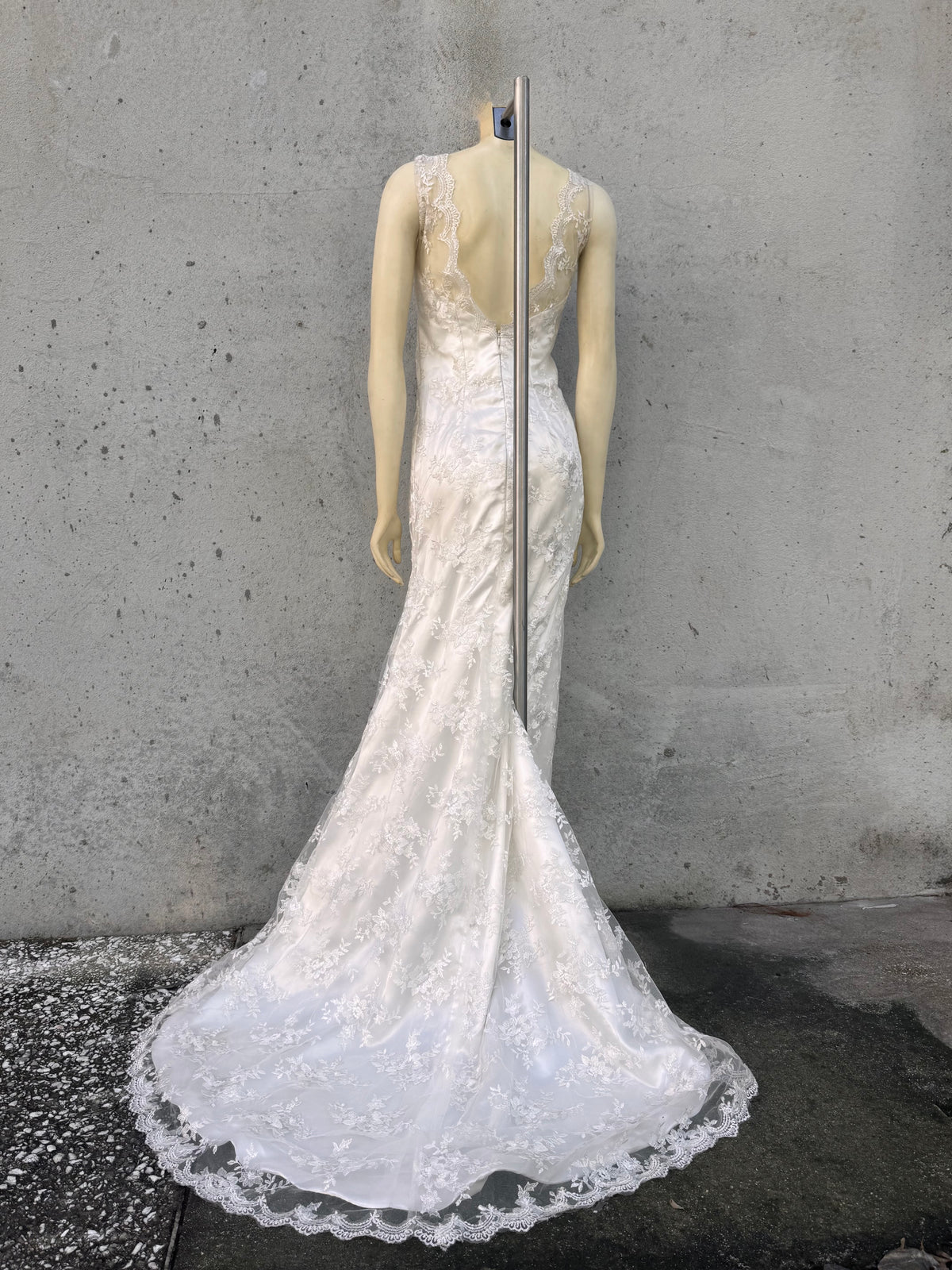 1990s White Lace V-Neck Wedding Dress