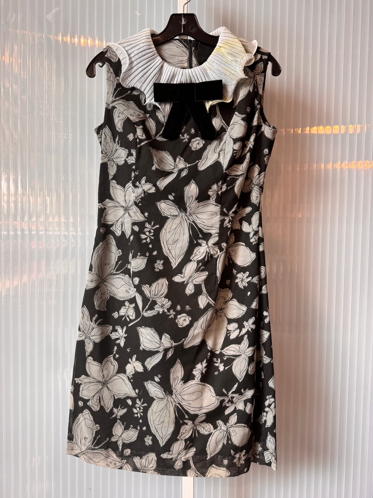 1970s Black & White Ruffle-Neck Floral Dress
