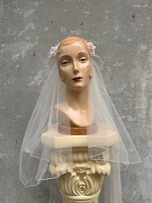 1990s Off-white Floral & Pearl Veil