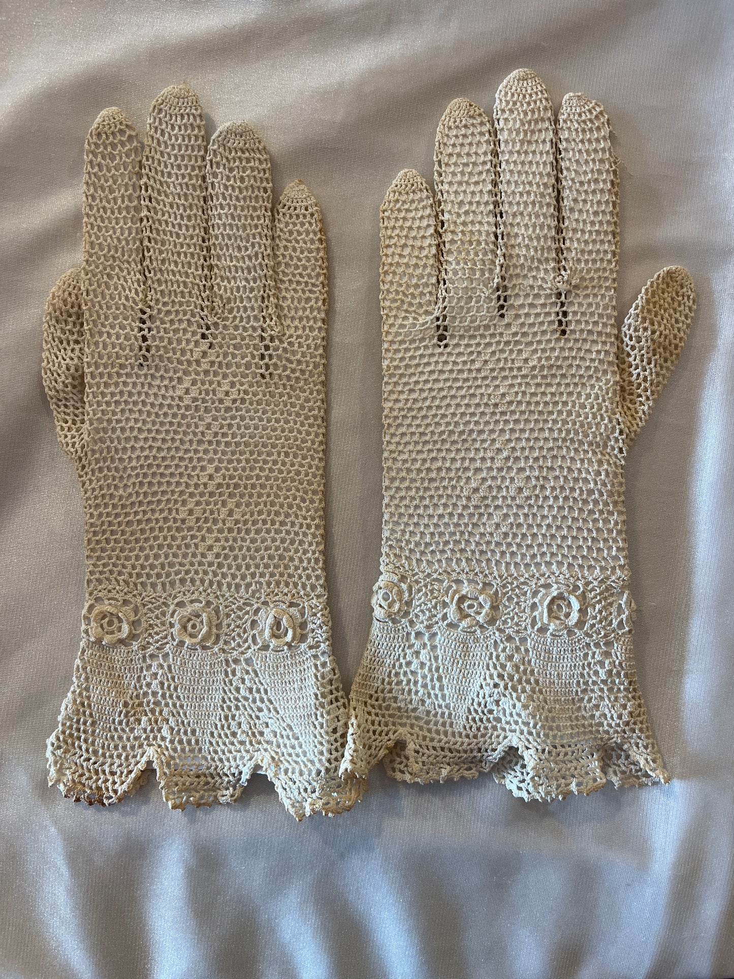 Cream Floral Crochet Gloves