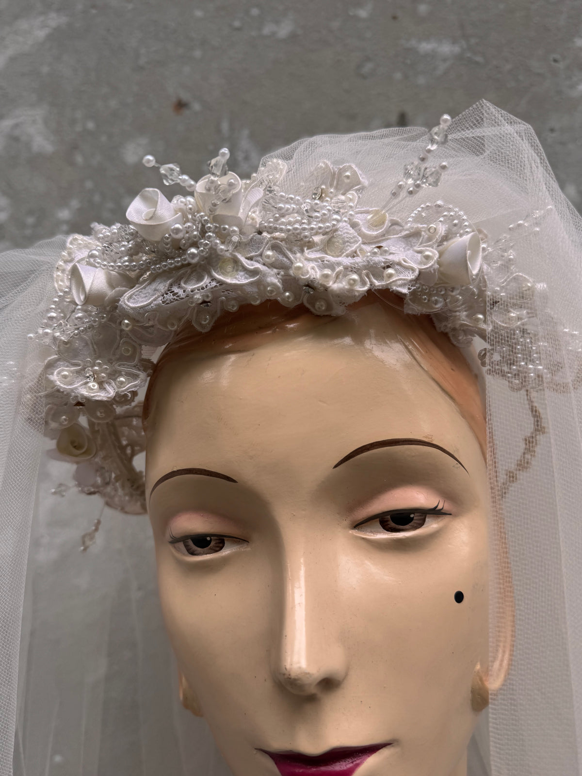 1960s White Pearl Beaded Floral Crown Veil