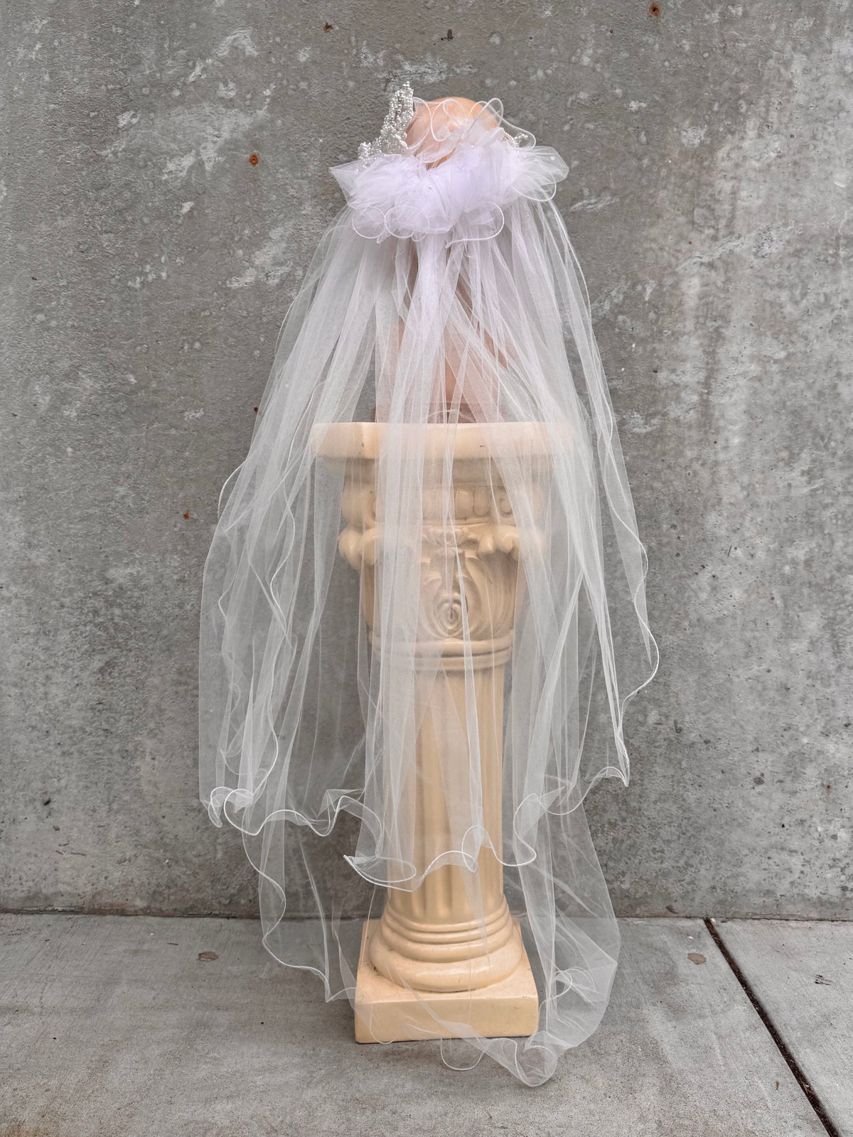 1960s White Pearl & Iridescent Beaded Crown Veil