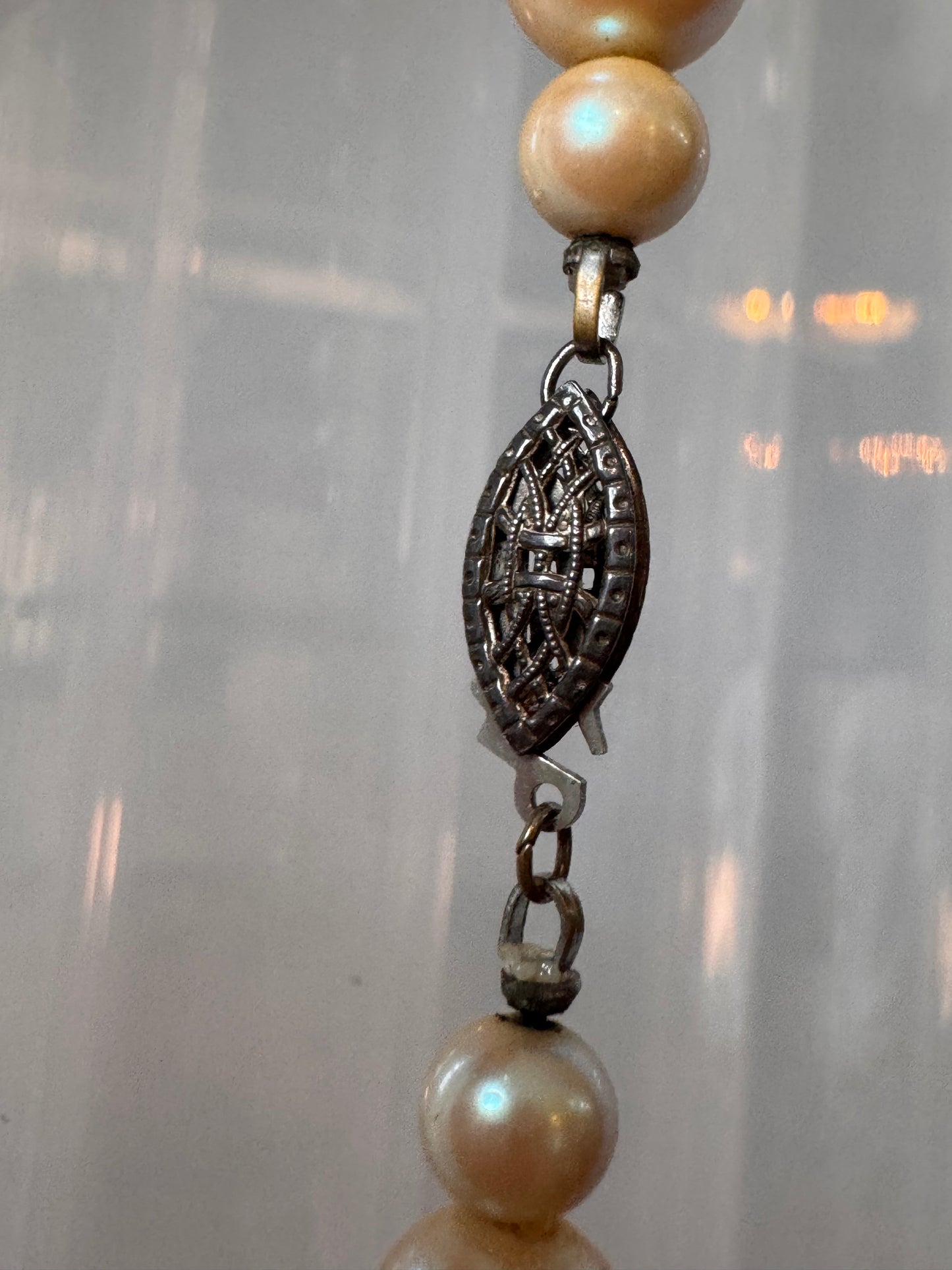 1940s Pale Orange Pearl Necklace