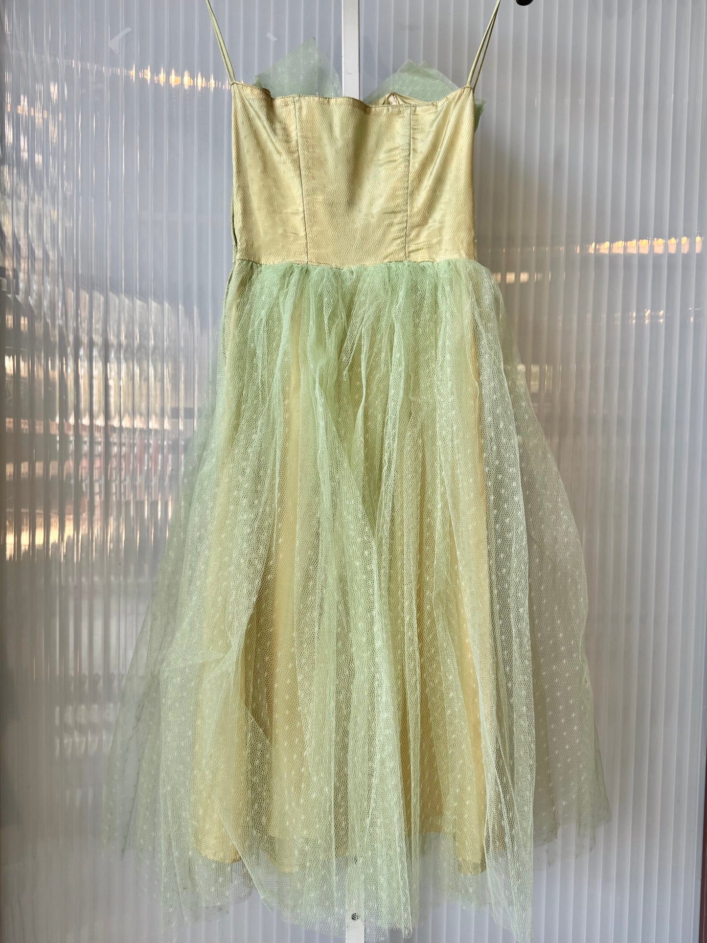 1950s Green Tulle Strapless Prom Dress