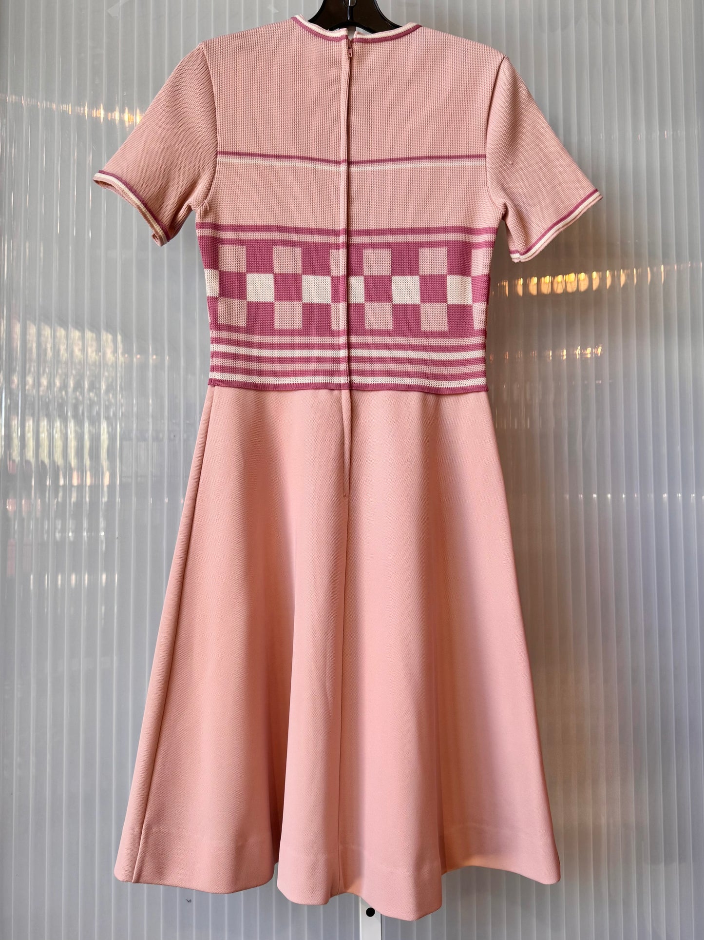 1970s Pink Short-Sleeve Knit Fit & Flare Dress