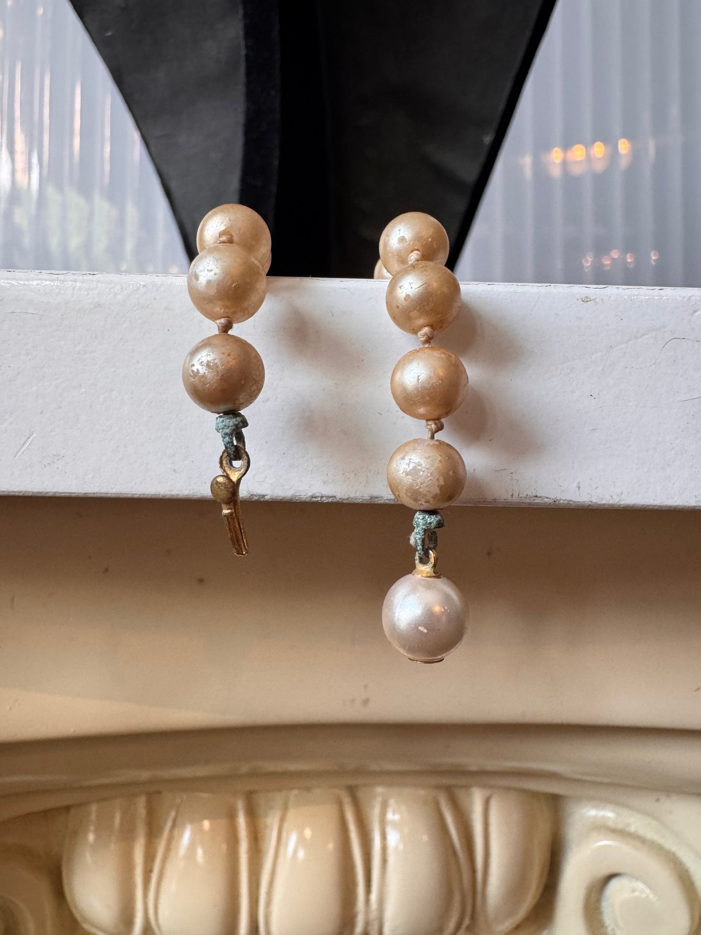 1940s Beige Faux Pearl Necklace