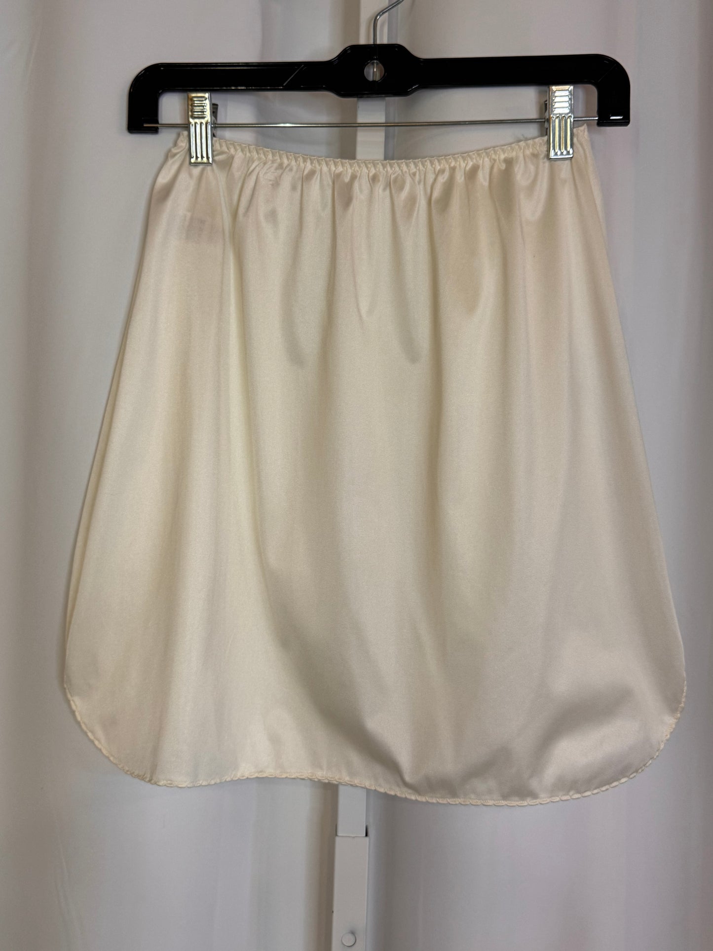 1990s Vanity Fair Off-white Skirt Slip