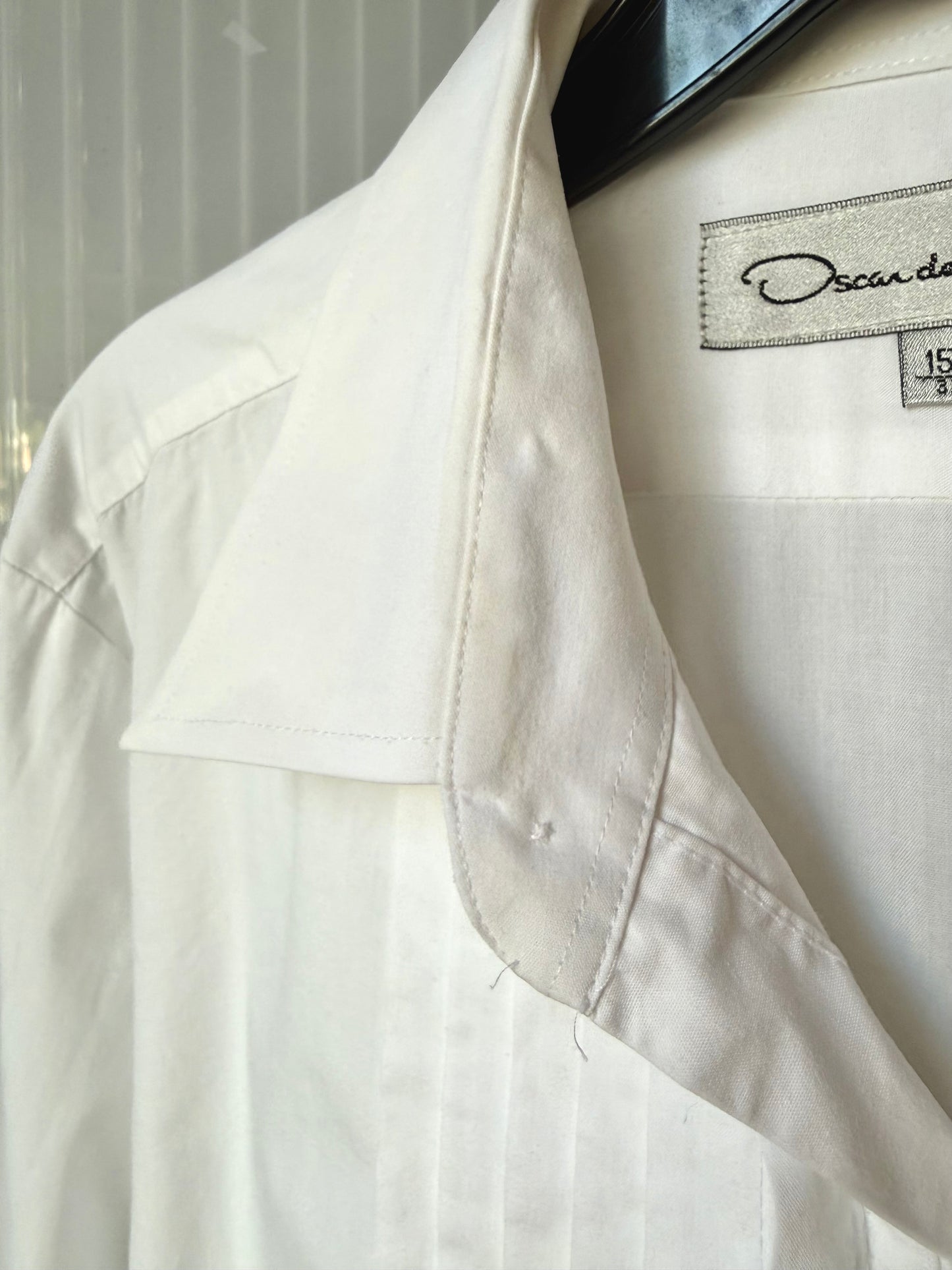 2000s White Oscar De La Renta Classic Pintuck Tuxedo Shirt