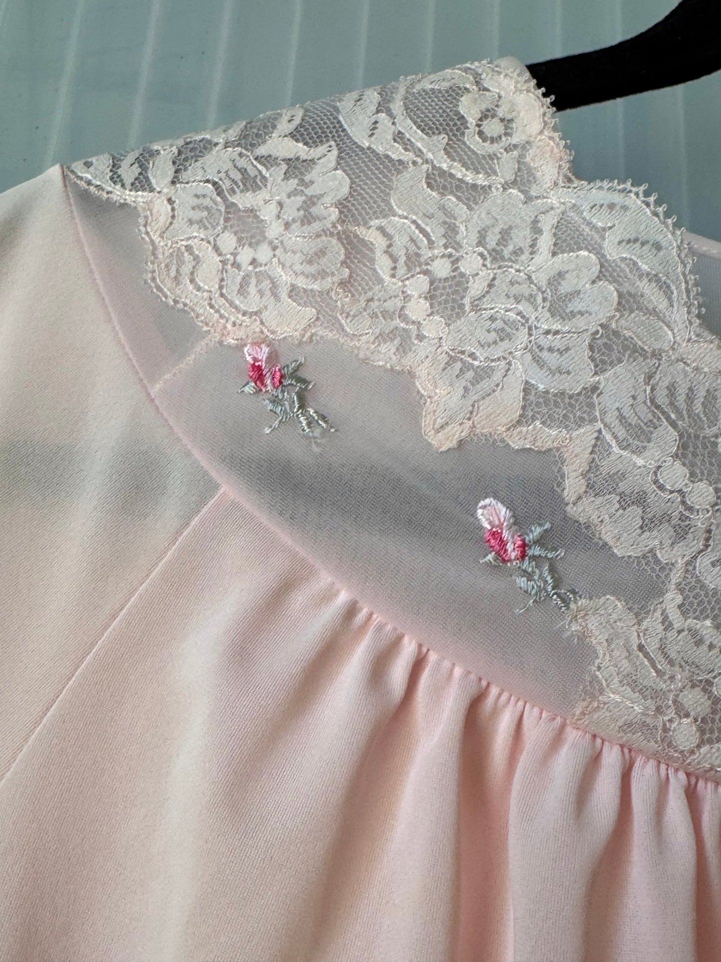 1970s Pink Pajama Top With floral Embroidery