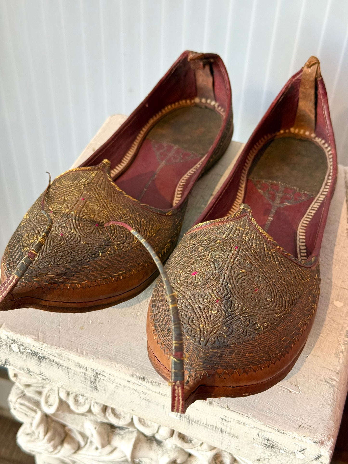 Mughal Ottoman Leather Embroidered Slippers w/ Curled Toe