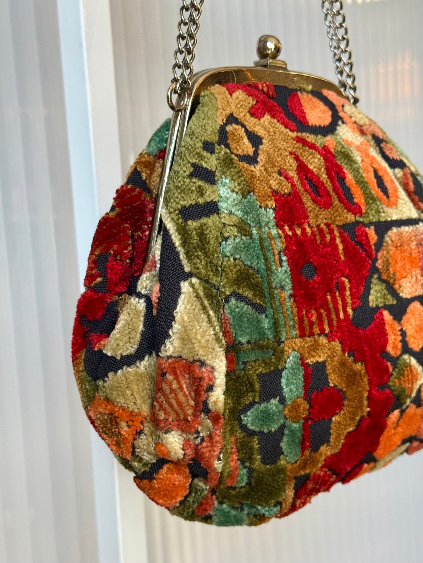 Carpet bag purse w/ Clasp Closure & Chain Straps