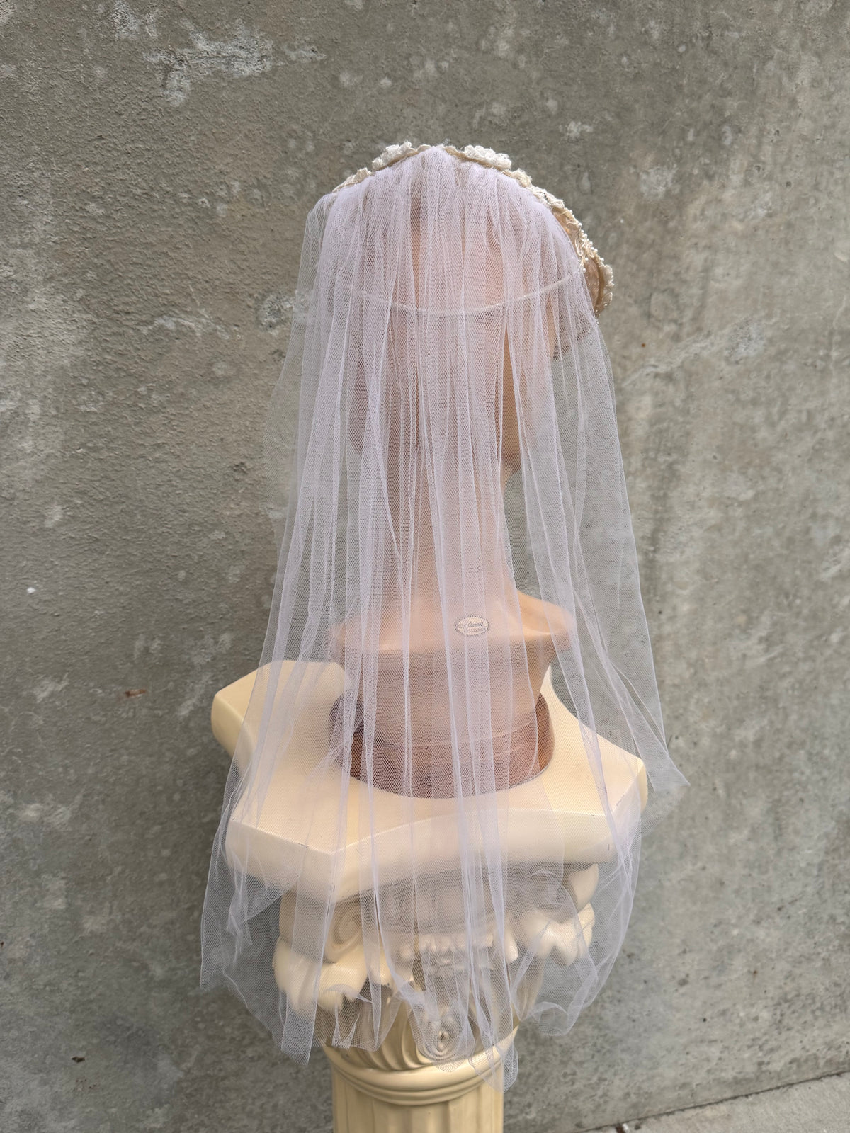 1950s Off-white Floral Lace Headpiece Veil