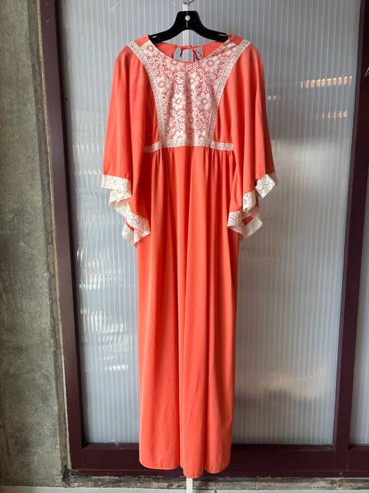 1970s Salmon Loungewear Dress w/ White Lace Trims