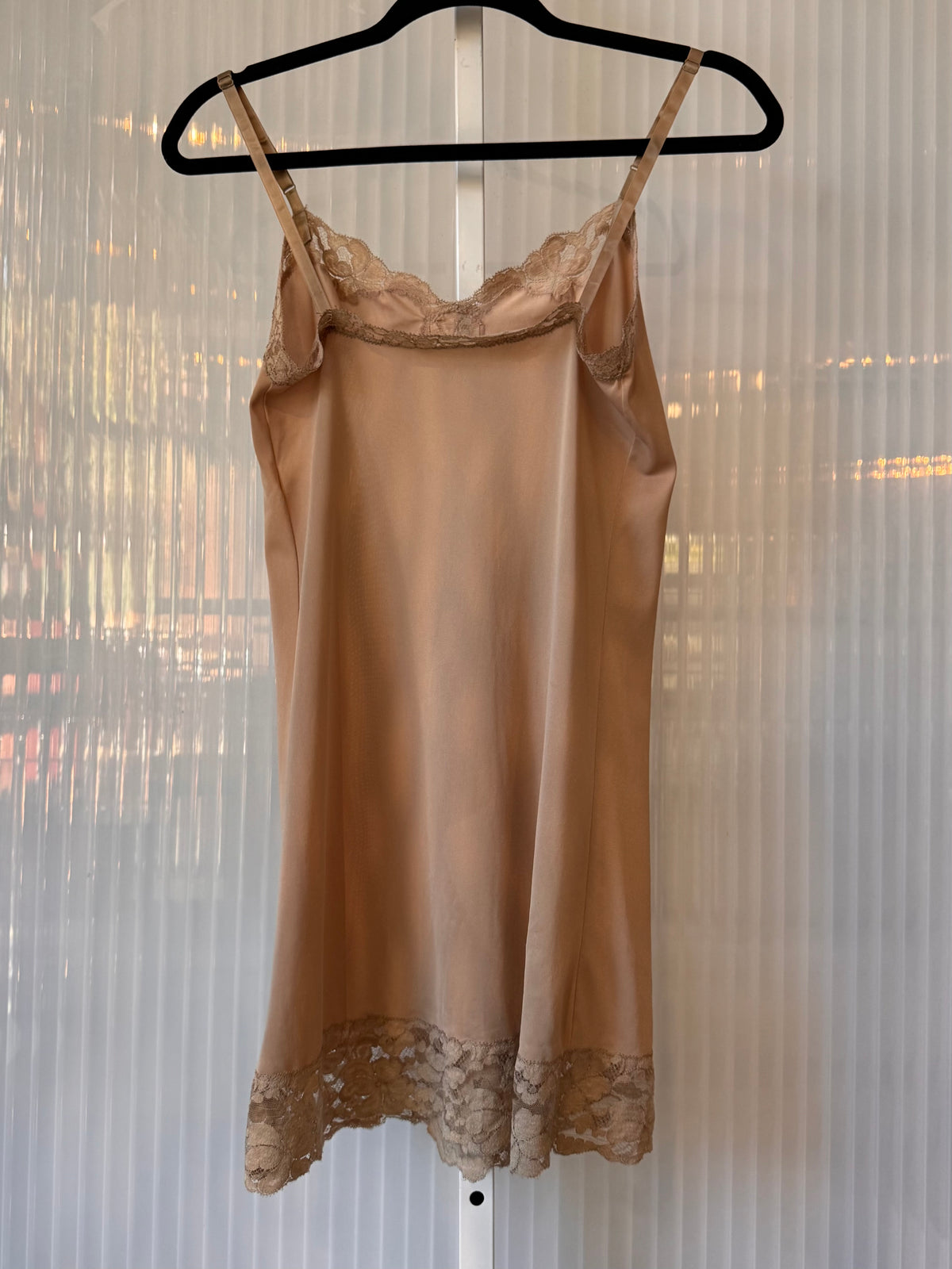 1970s Nude Floral Lace Trim Slip