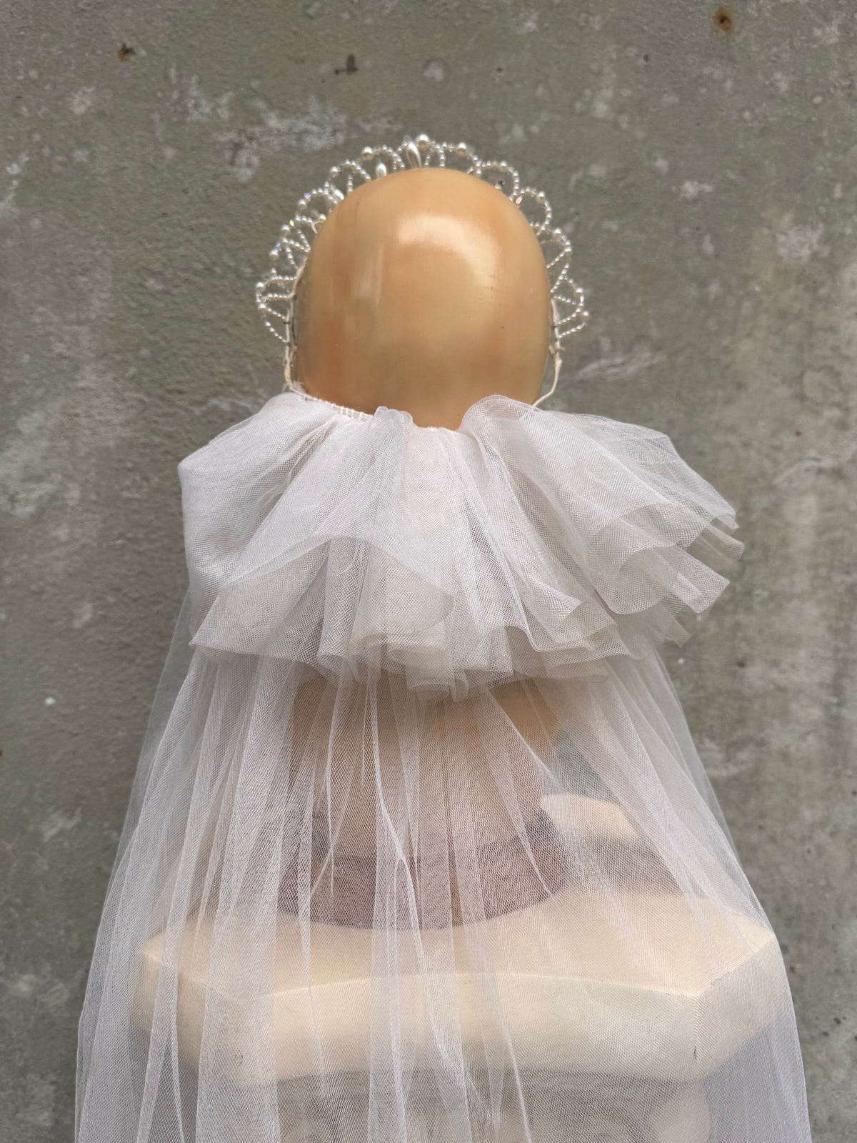 1960s Off-white Pearl Tiara Veil