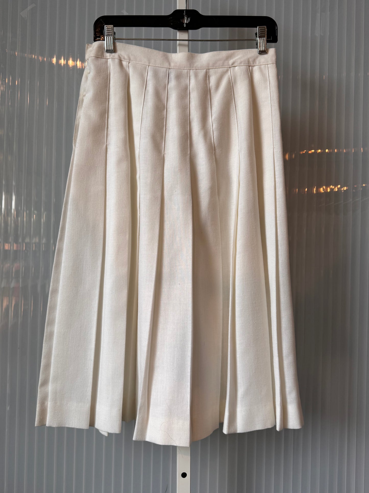 1970s White Pleated Skirt
