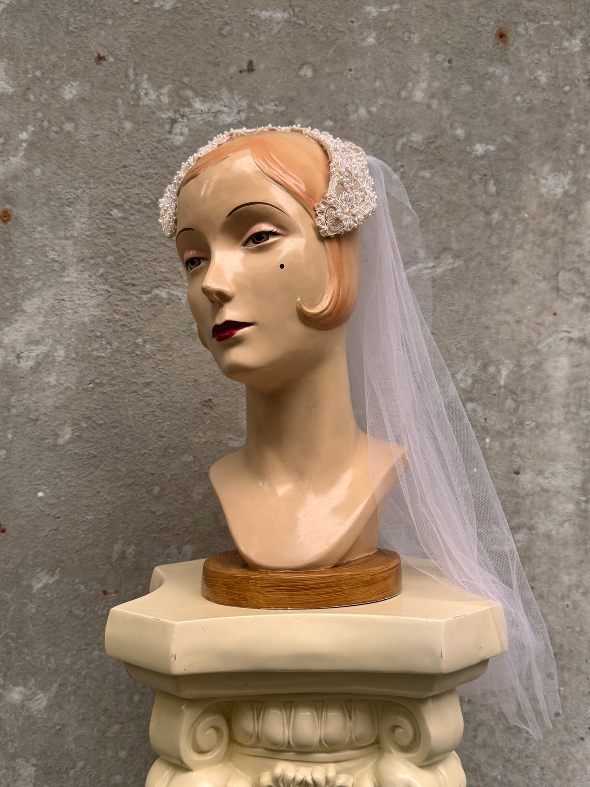 1950s Off-white Floral Lace Headpiece Veil