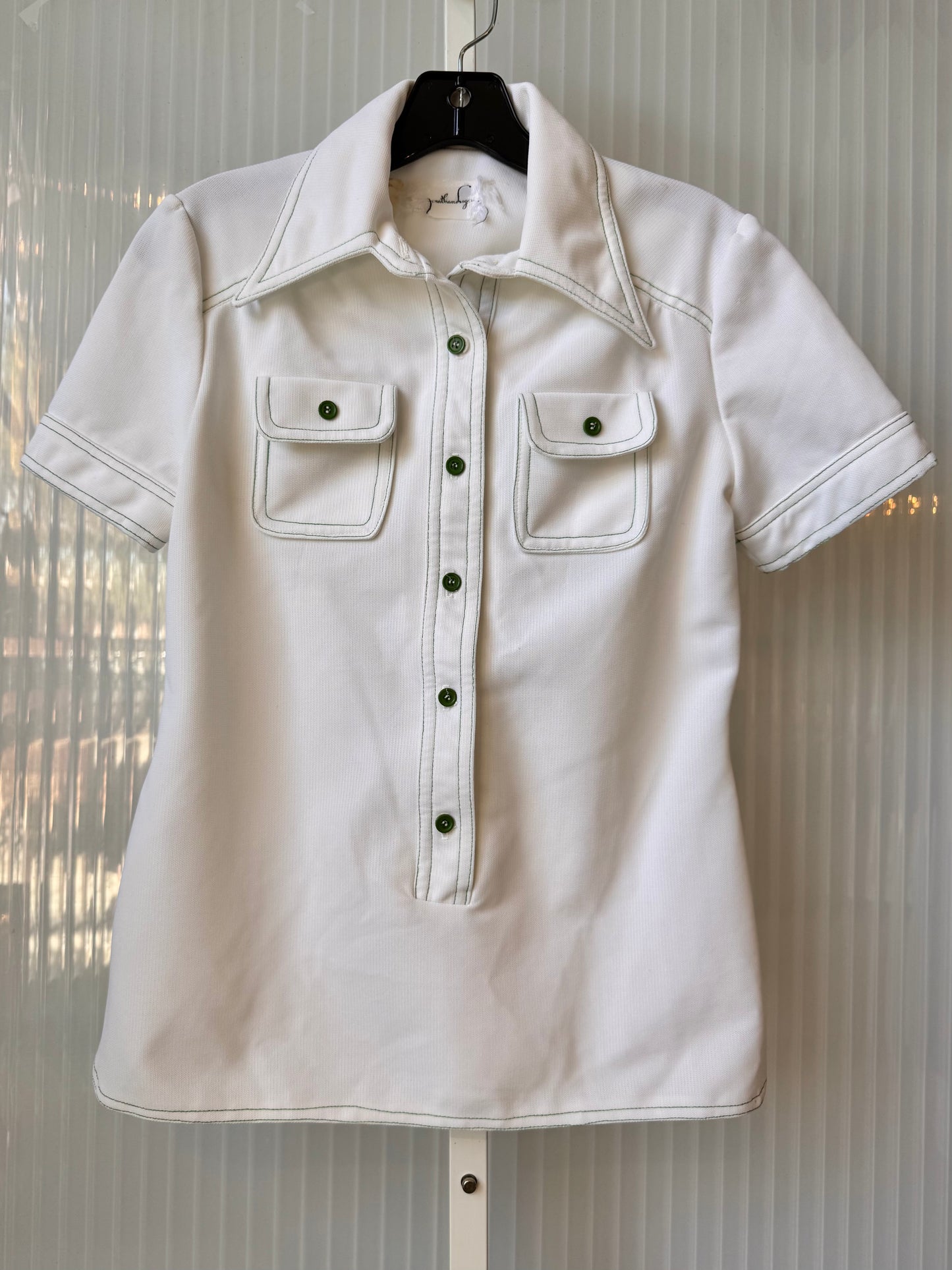 1970s White Point Collar Blouse w/ Green Contrast Stitching