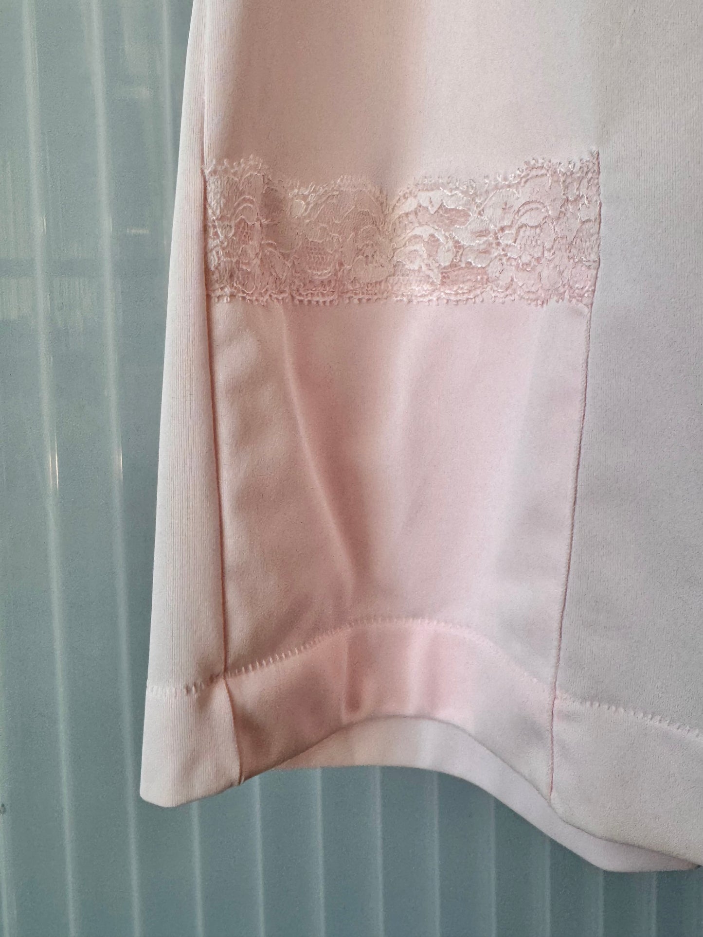 1970s Pink Pajama Top With floral Embroidery